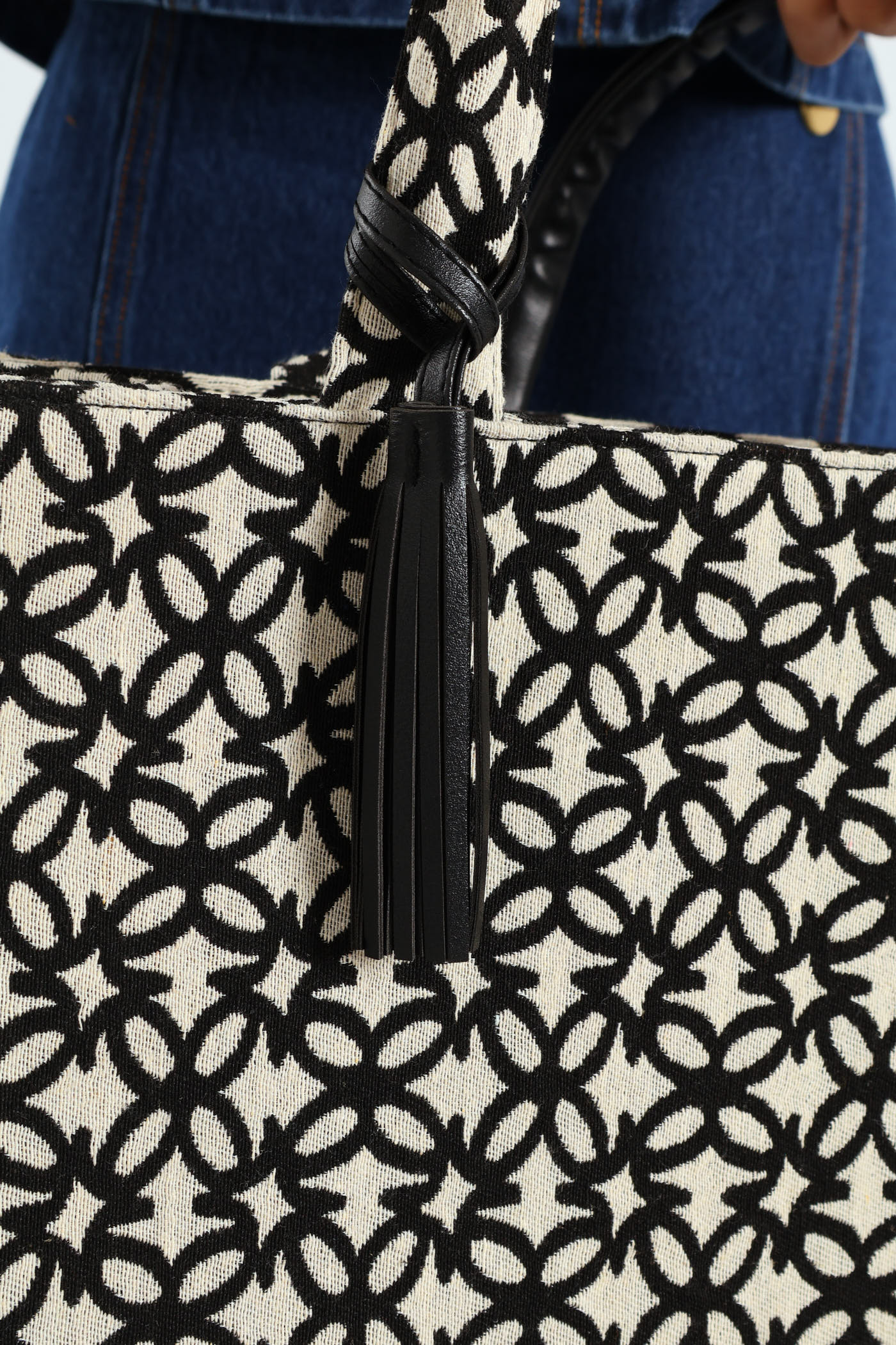 Jacquard Geometric Flower Tote Bag - Neutral - Image 5