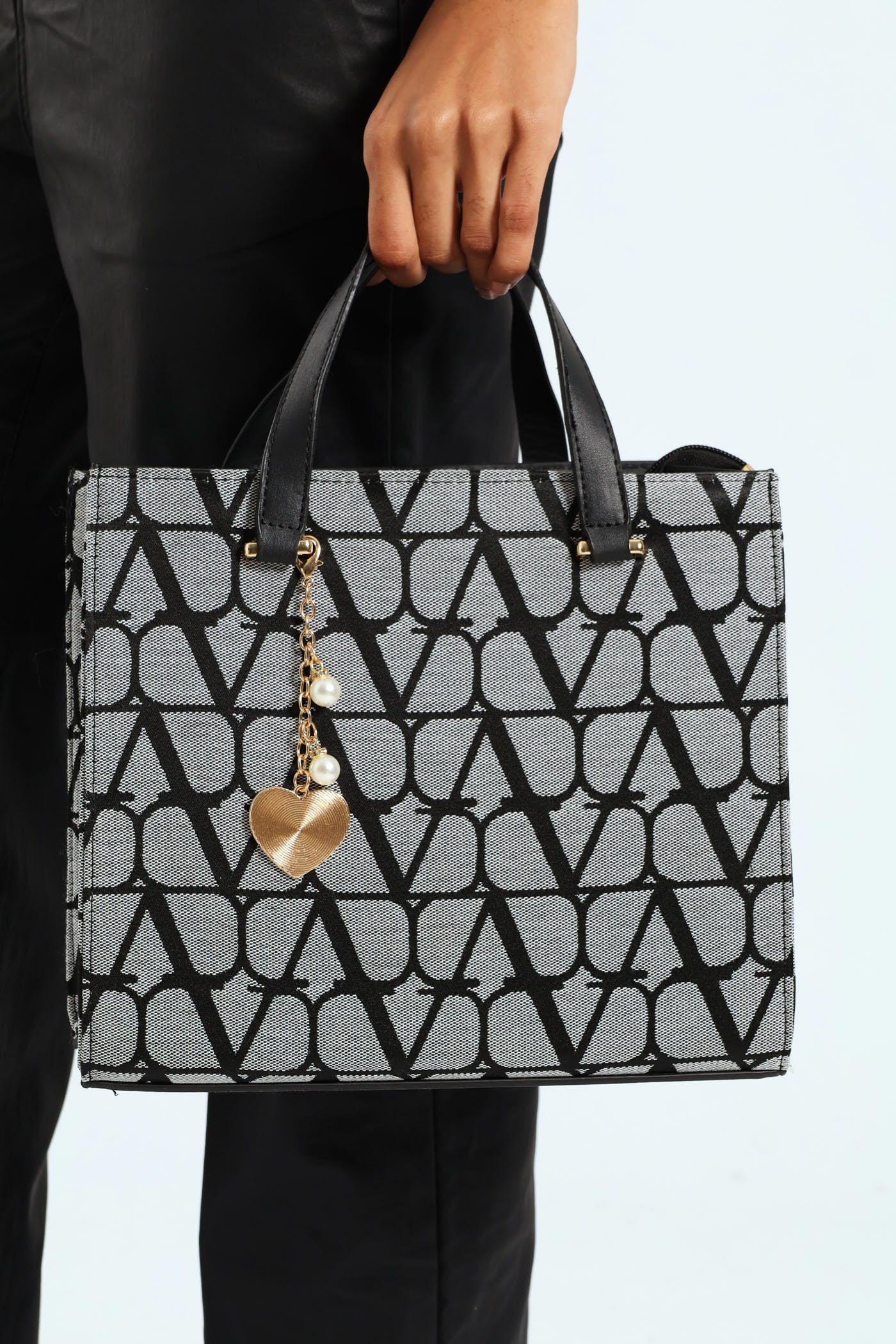 Jacquard Print Heart And Tassel Charm Detail Tote Bag - Grey - Image 2