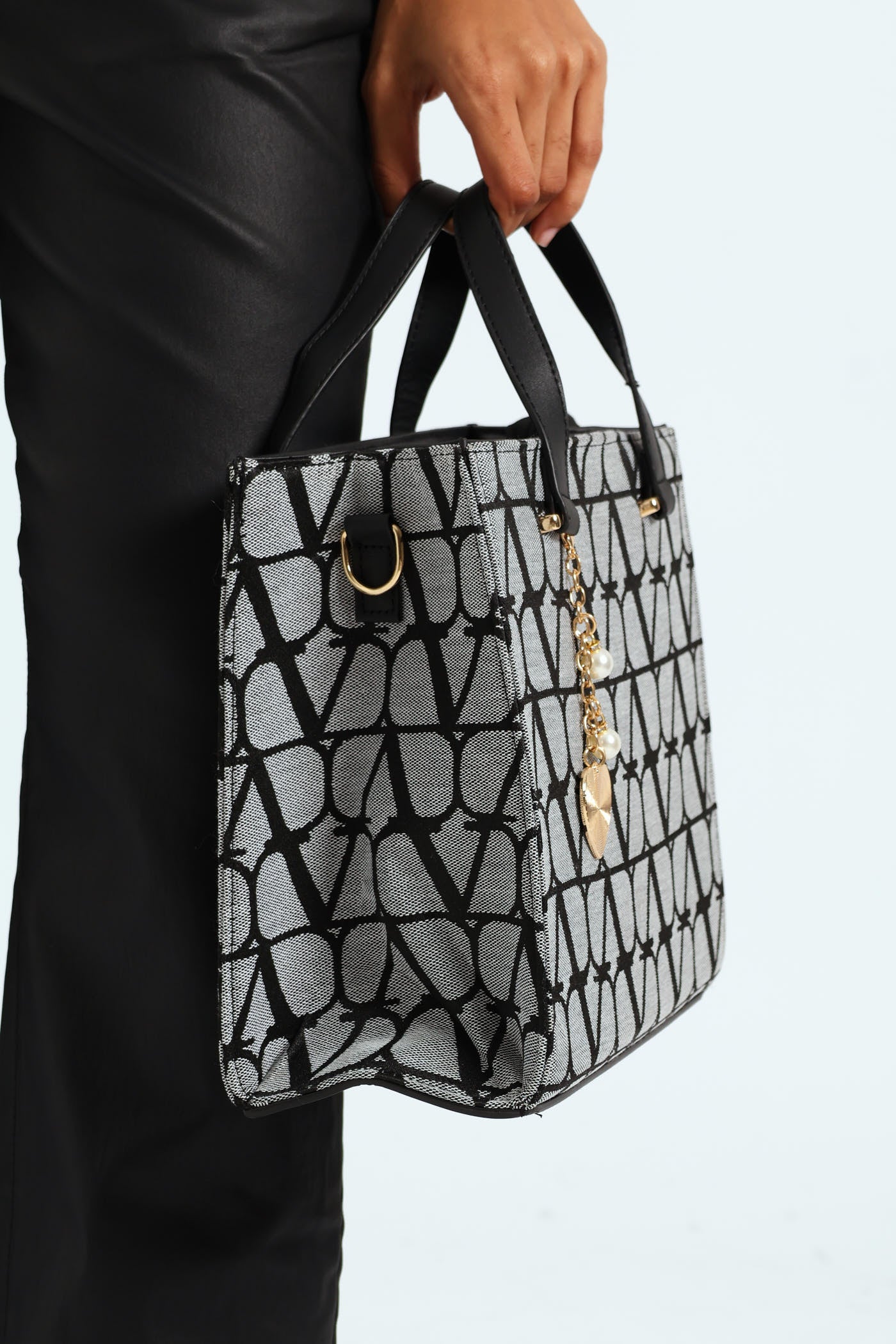 Jacquard Print Heart And Tassel Charm Detail Tote Bag - Grey - Image 3