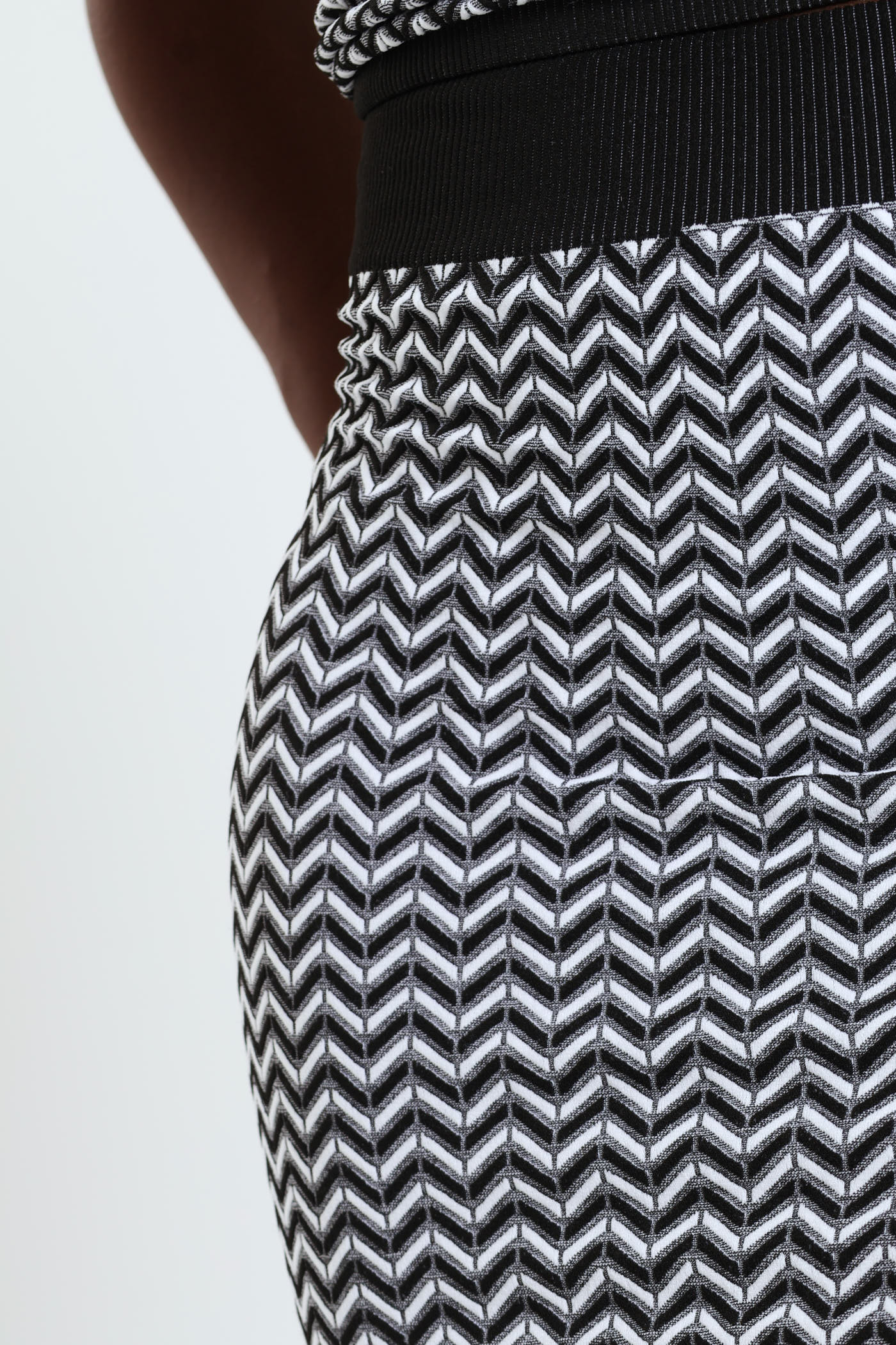Jacquard Seamless Midi Skirt - Black/White - Image 5