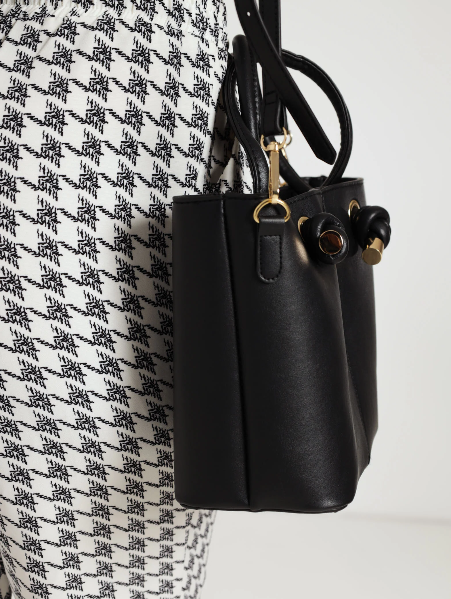Knotted Front Handle Tote Bag - Image 3