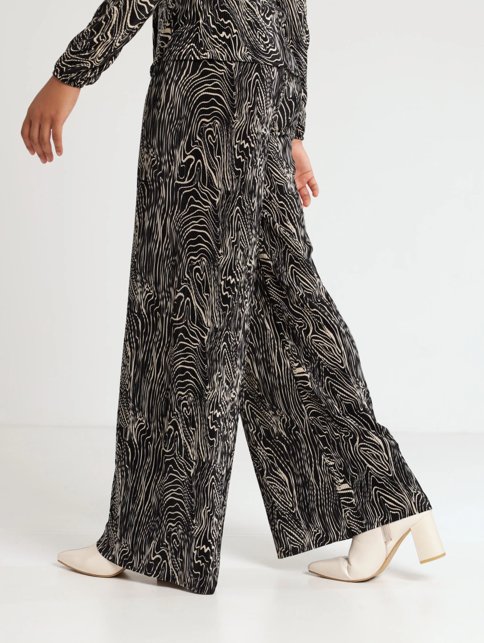 Bodre Swirl Print Pants - Black/White - Image 3