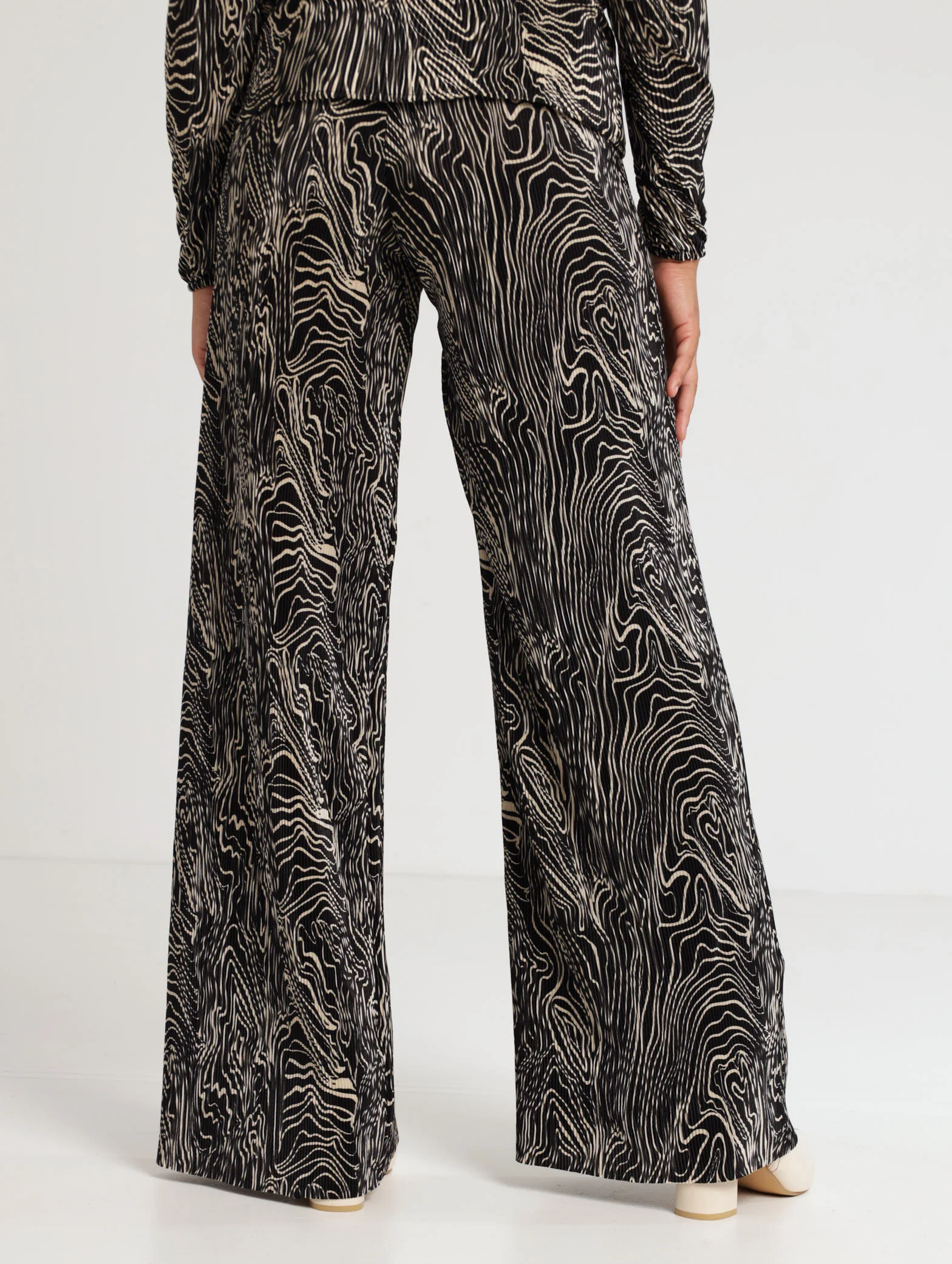Bodre Swirl Print Pants - Black/White - Image 4