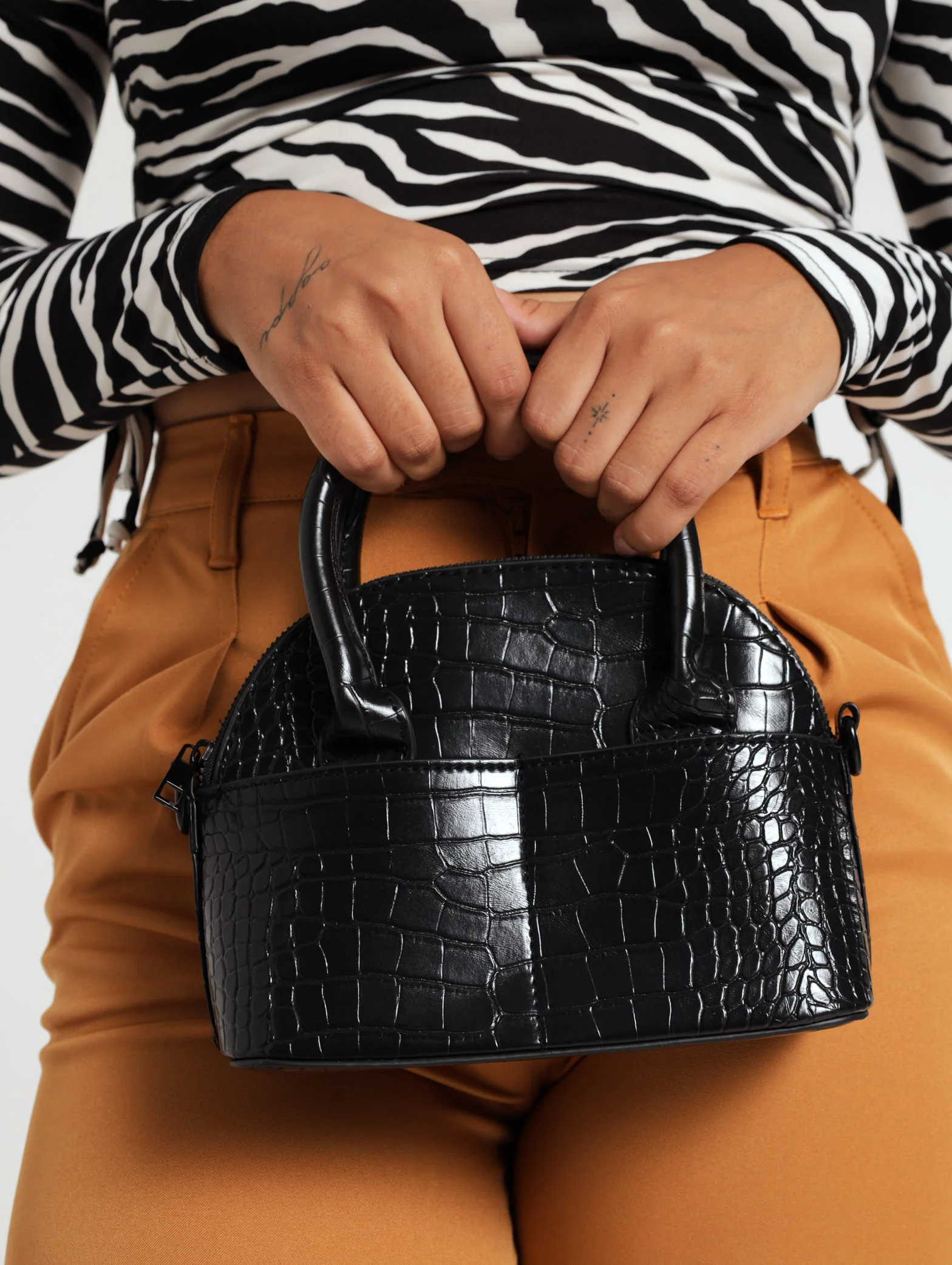 Bowler Pouch Satchel Bag - Black