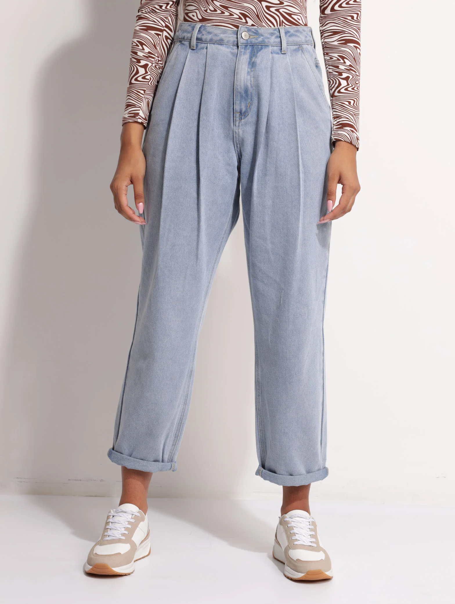 Double Pleated Balloon Jean - Light Wash