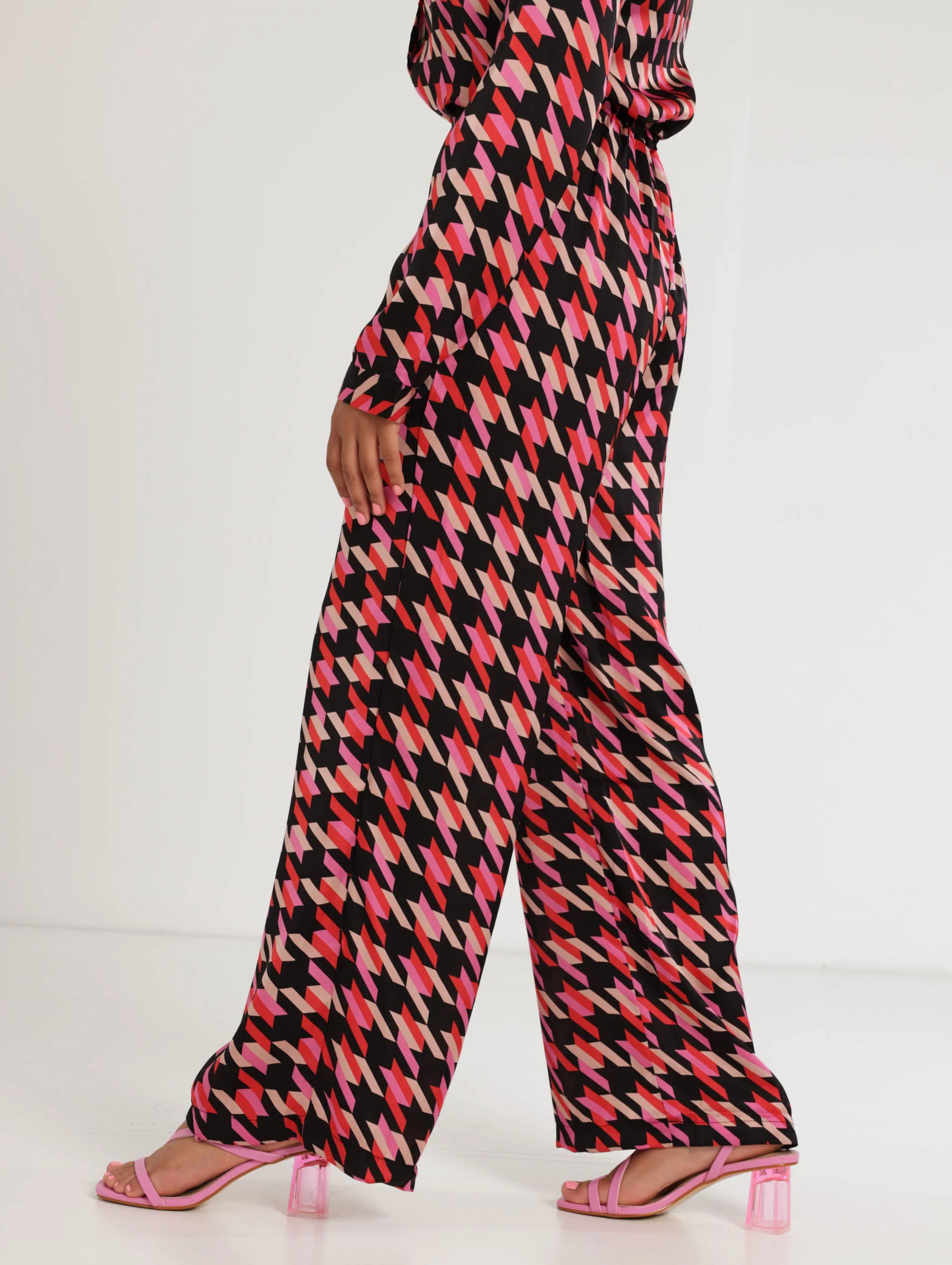 Geometric Print Satin Pants - Black - Image 3