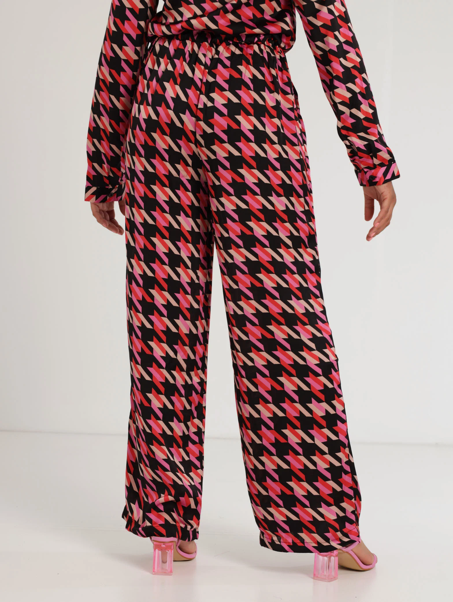 Geometric Print Satin Pants - Black - Image 4