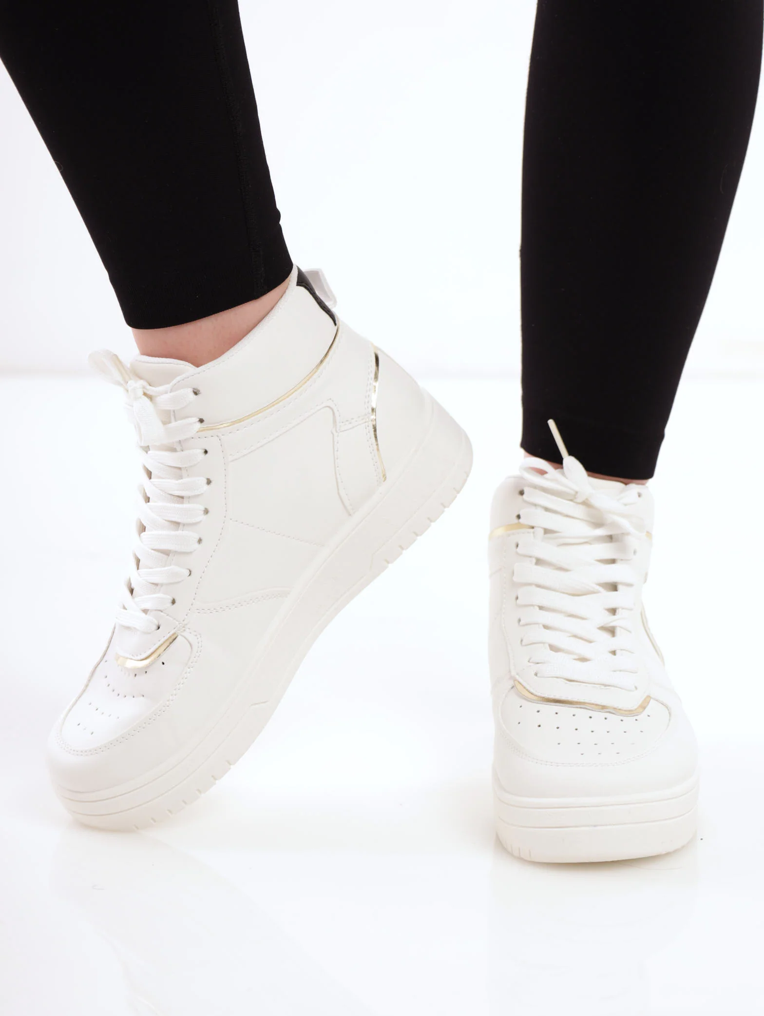 Hi-Top Sneaker With Metallic Detail - White