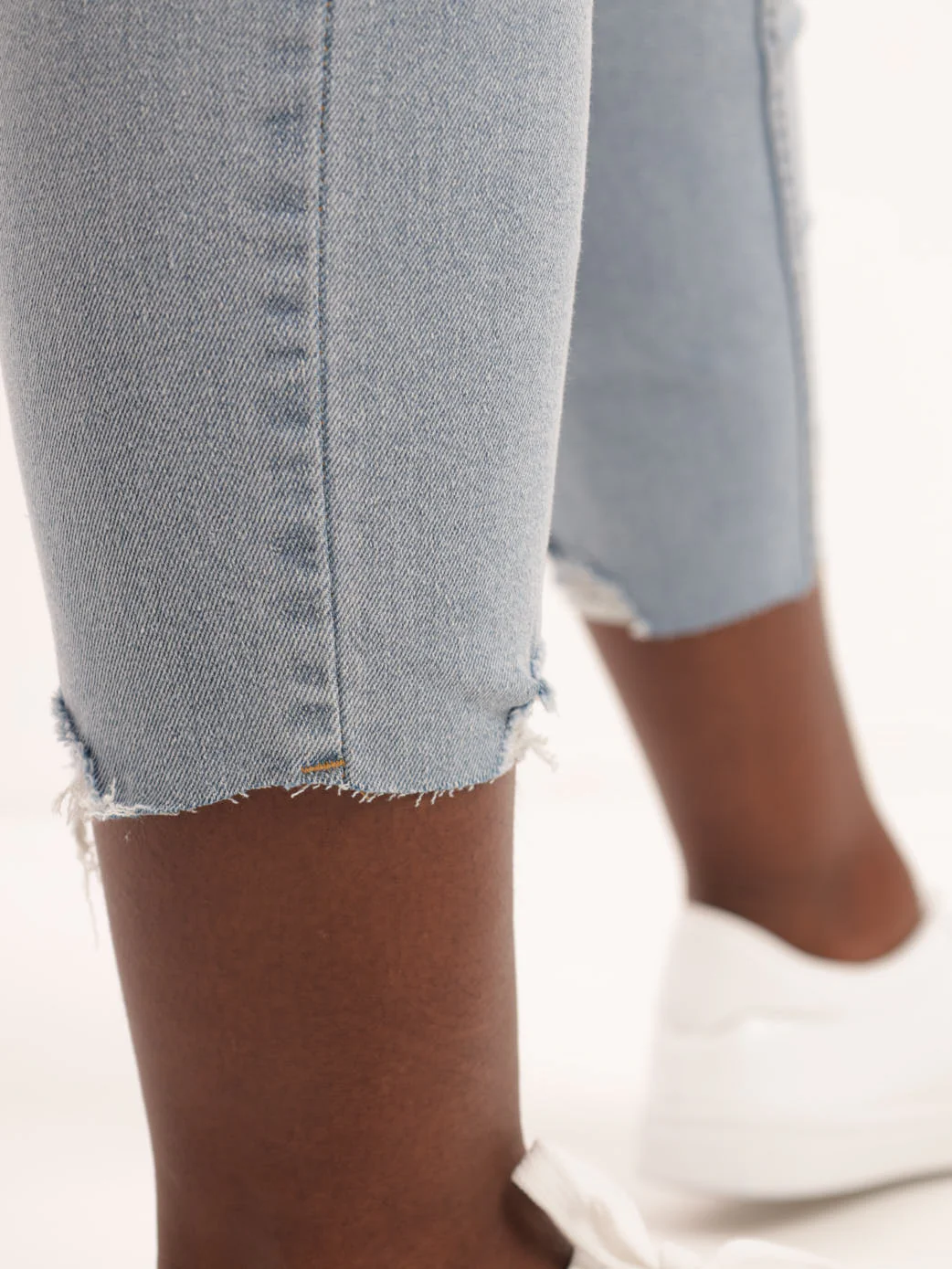 Light Wash Chewed Hem Abraised Skinny Denim Jean - Image 7