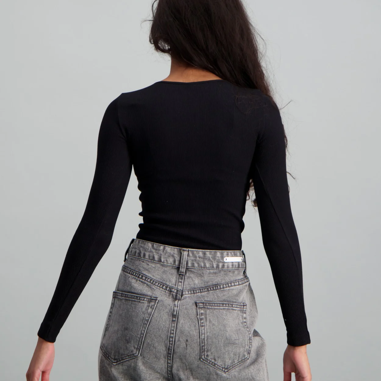Long Sleeve Seamless Crop Top - Image 2