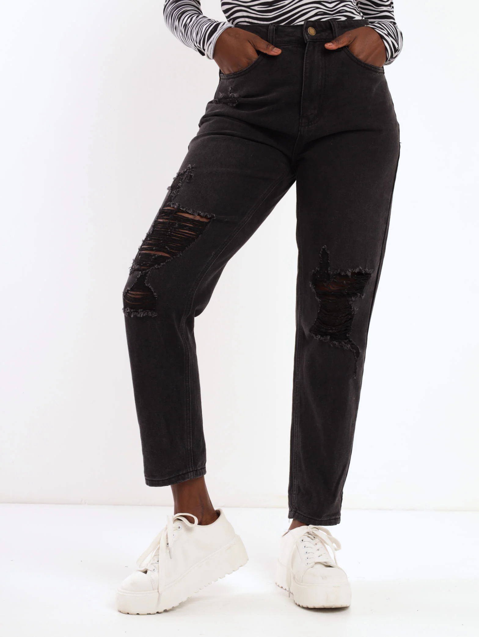 Mid Abraised Mom Jean - Black