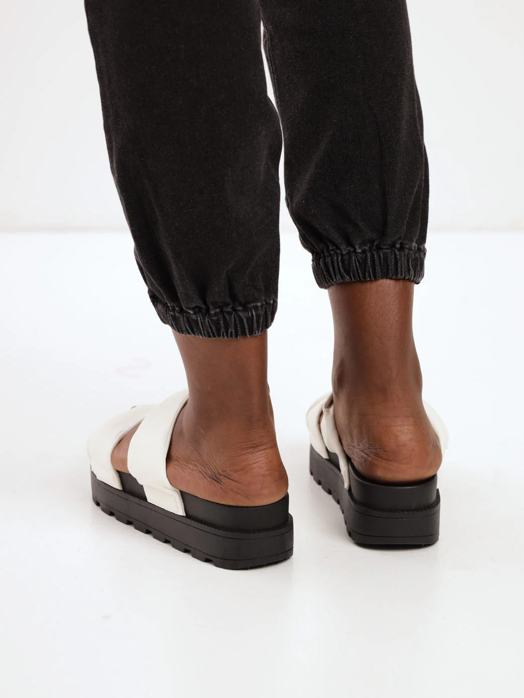 Moulded Twisted Padded Sandal - White - Image 3