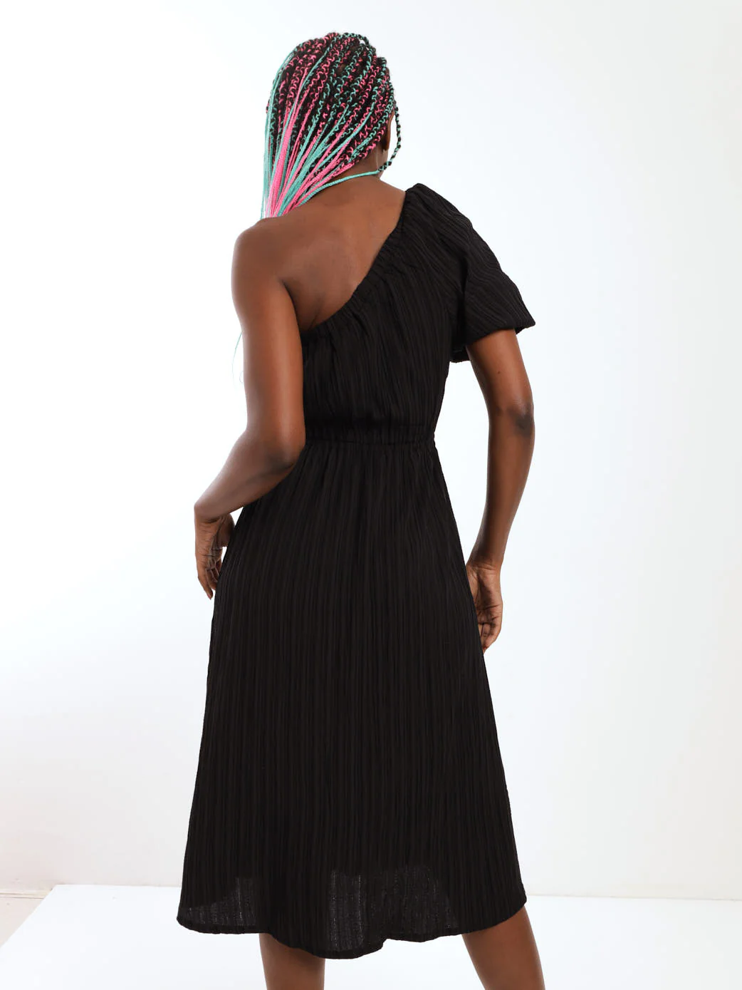 One Shoulder Elastic Waist Crinkle Midi Dress - Black - Image 4