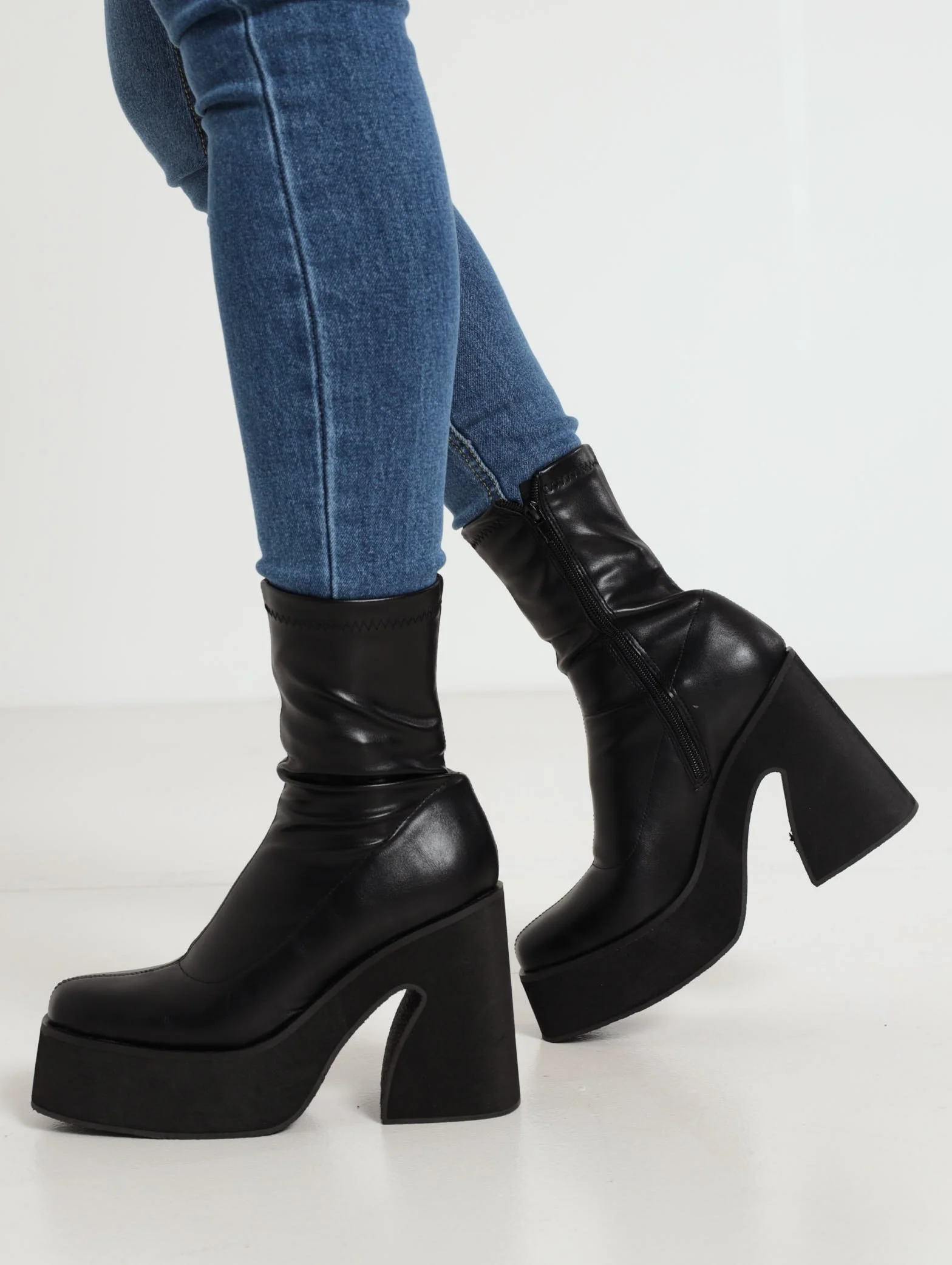 Ladies Platform Ankle Boot - Black - Image 2
