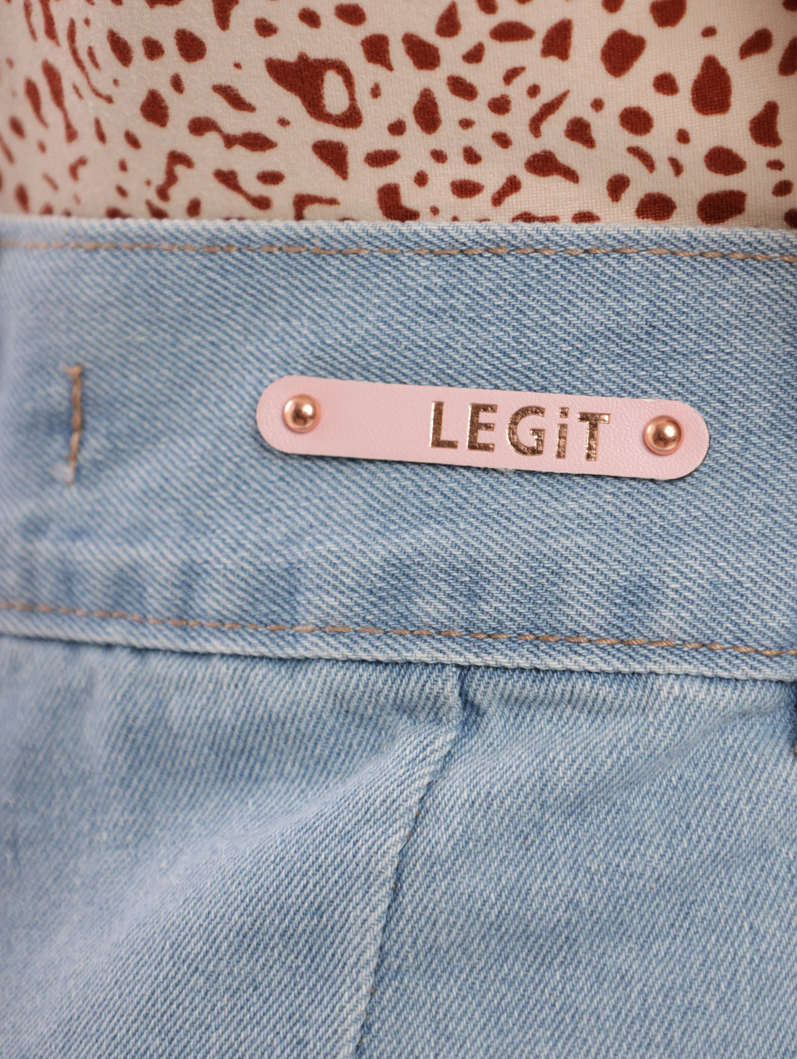 Pleated Front Turnup Denim Short - Light Wash - Image 5