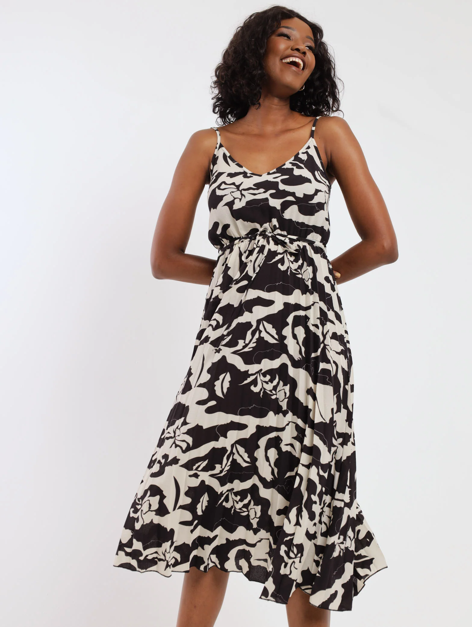 Printed Pleated Midi Dress - Black/White