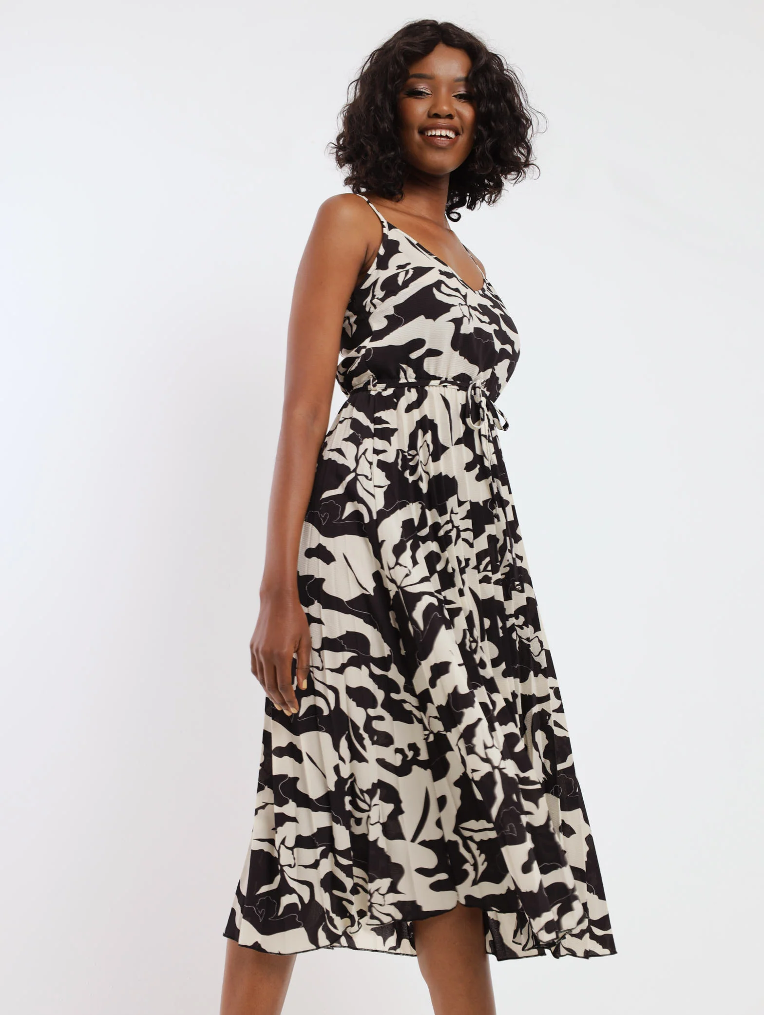 Printed Pleated Midi Dress - Black/White - Image 3