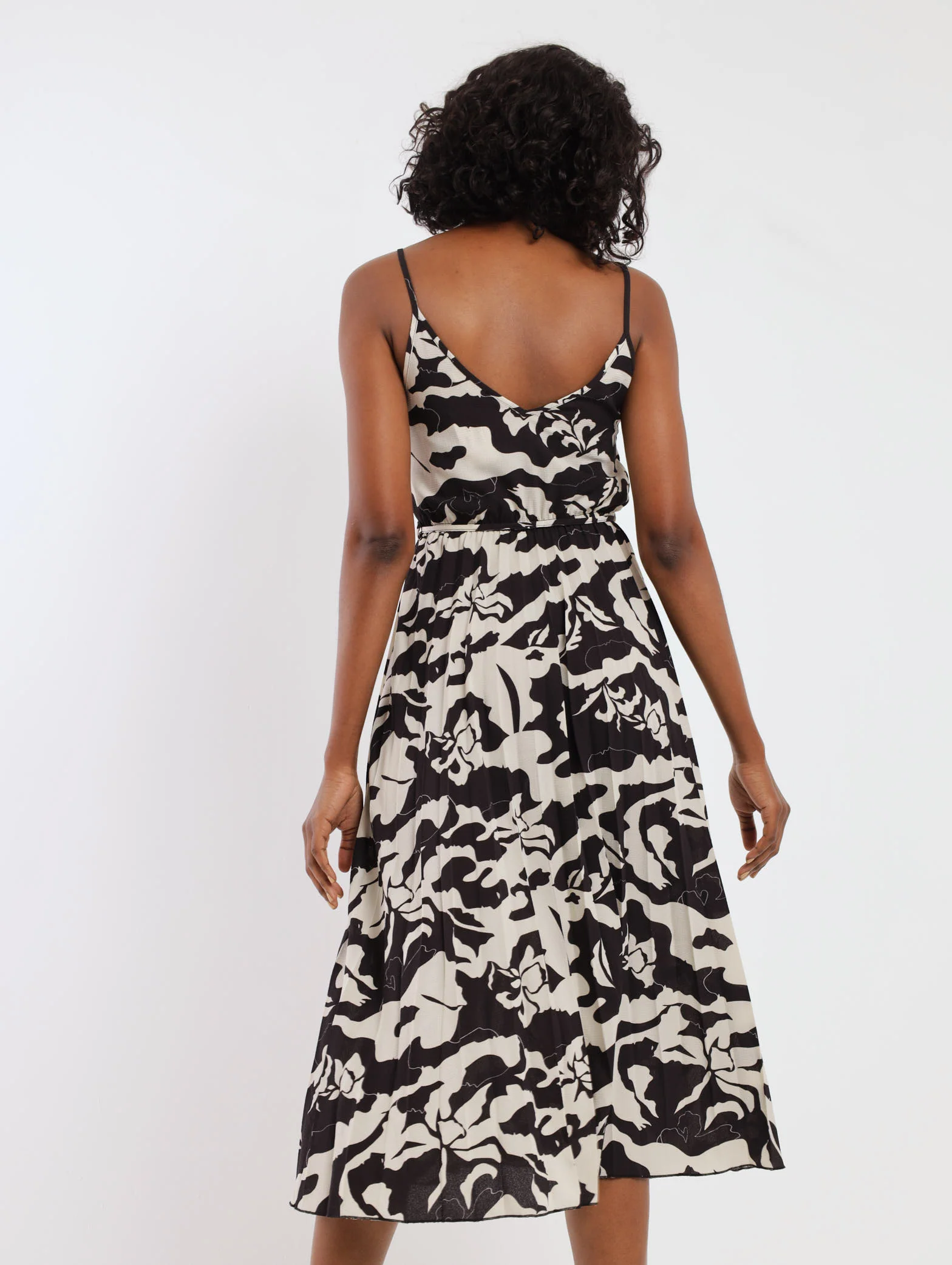 Printed Pleated Midi Dress - Black/White - Image 4