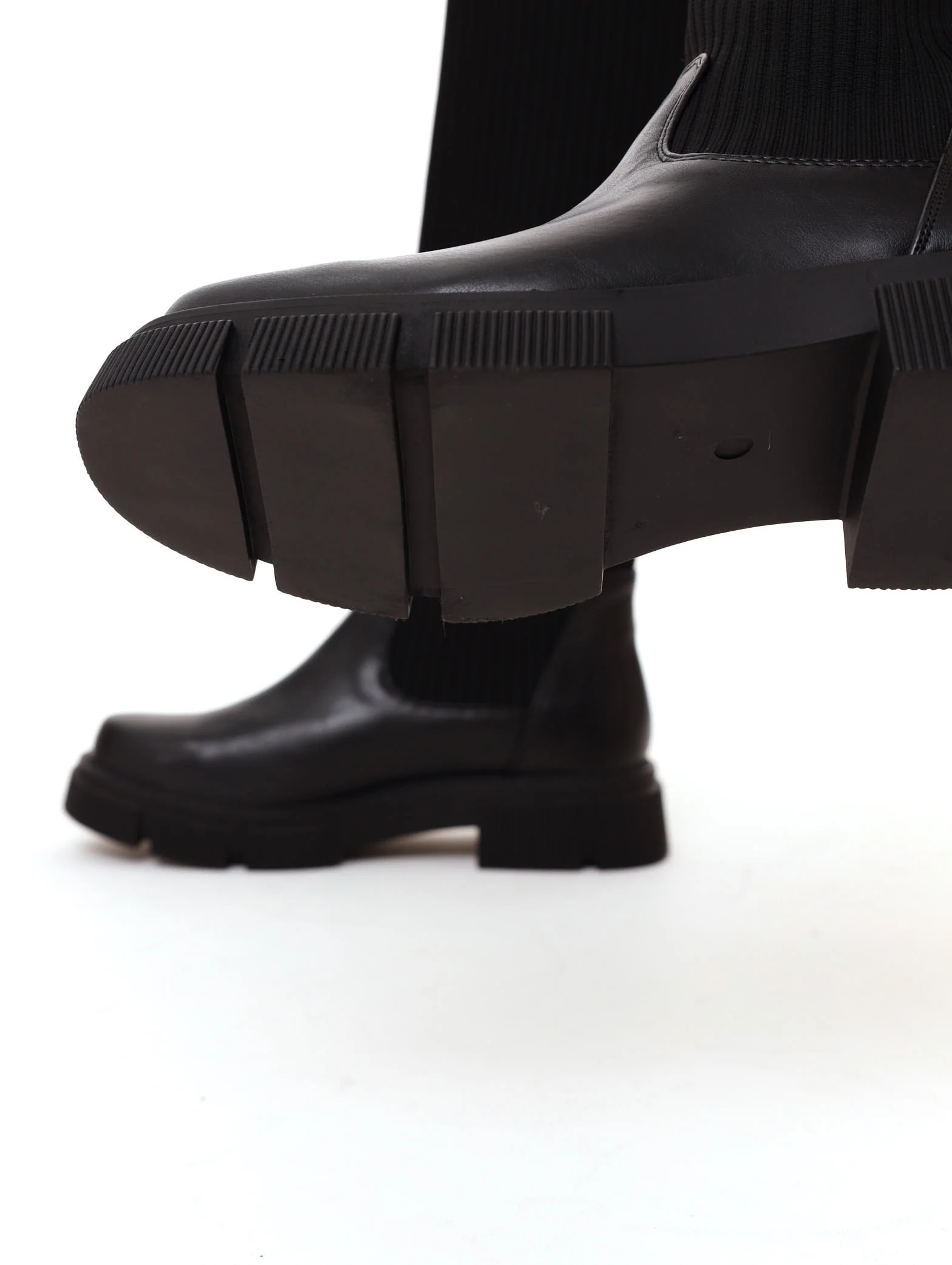 Ribbed Knee High Boot - Black - Image 4