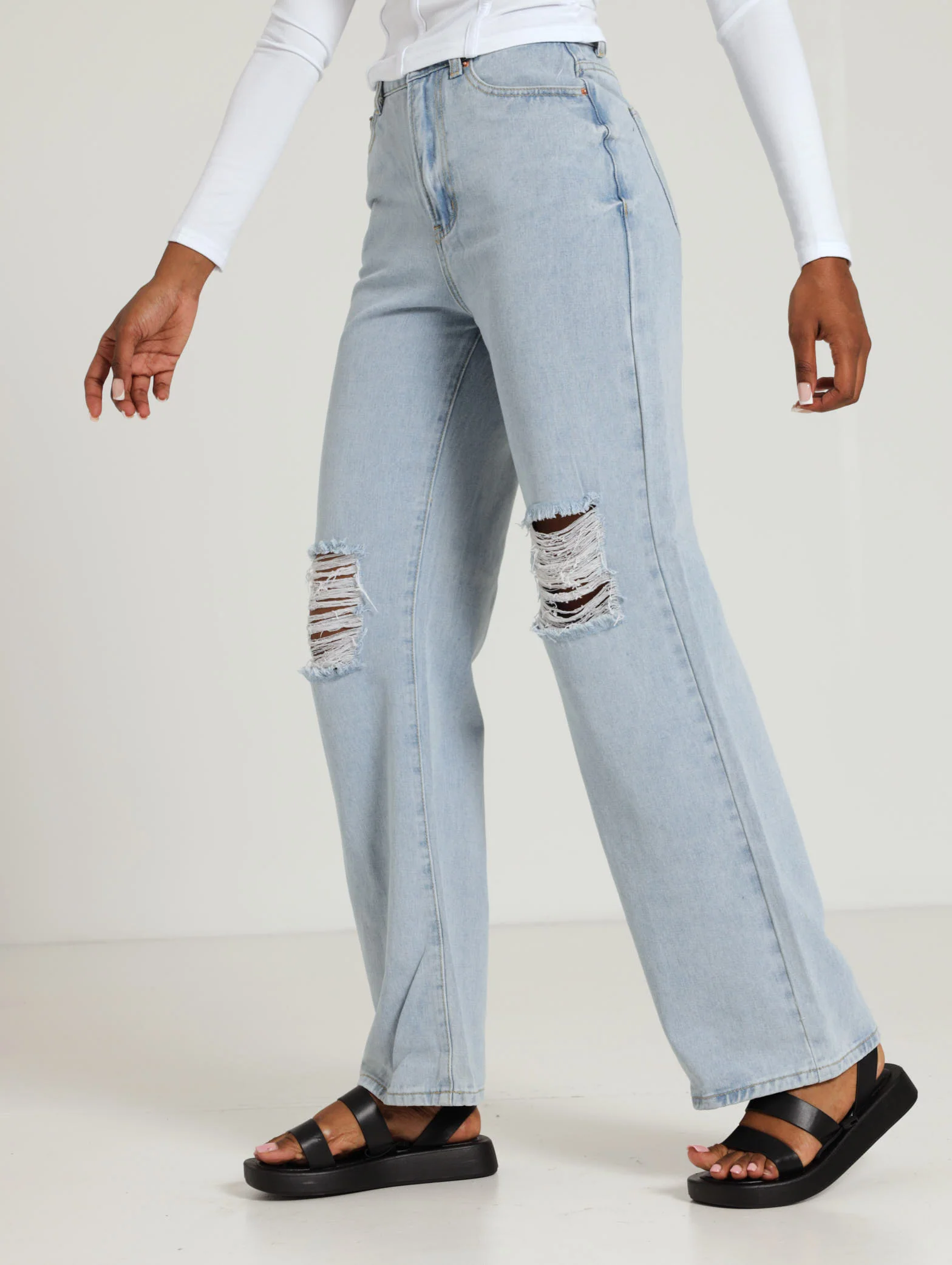 Ripped 90S Wide Leg Jean - Light Wash - Image 2