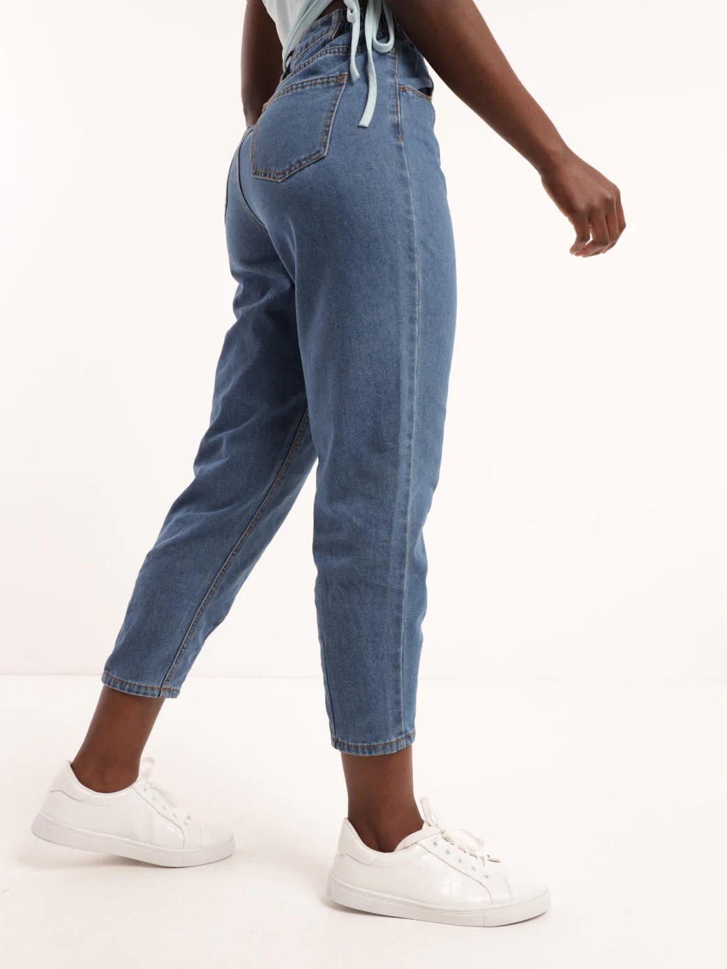 Stonewash Hi Waisted Pleated Baloon Jean - Image 3