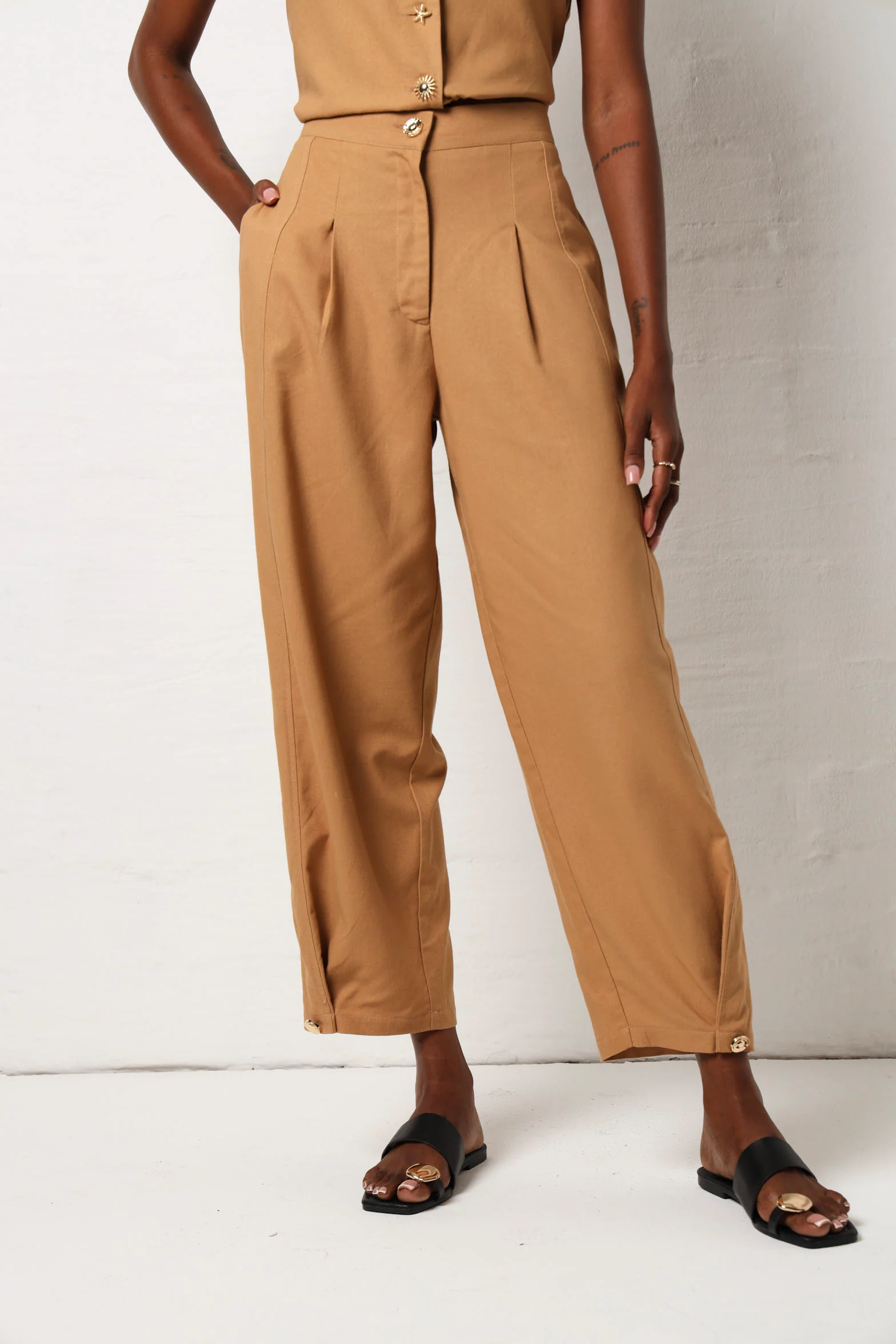 Linen Barrel Leg Pant - Caramel