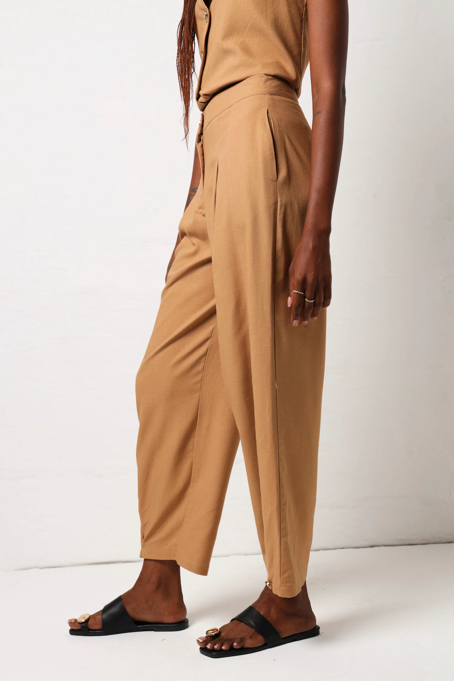 Linen Barrel Leg Pant - Caramel - Image 5