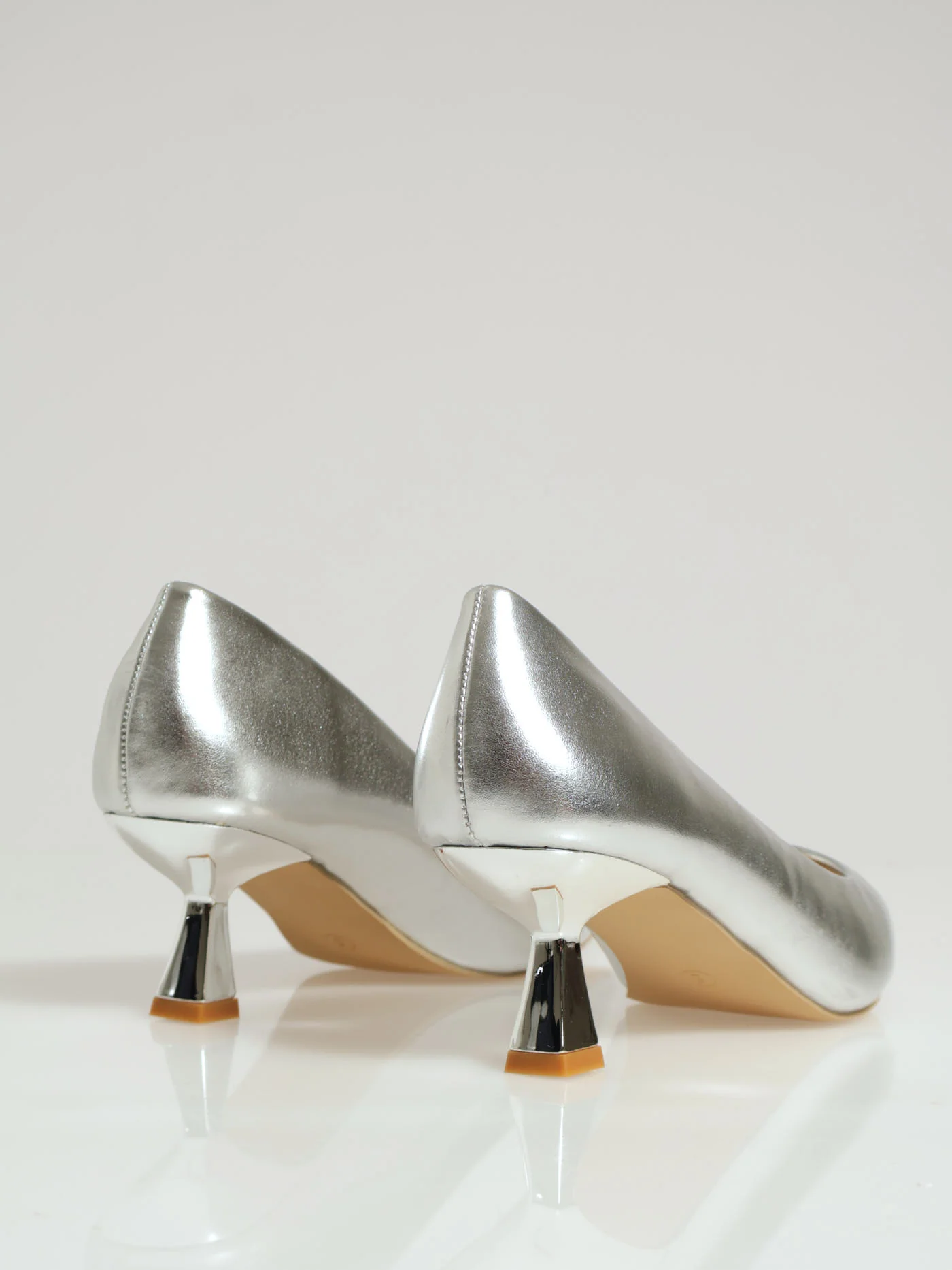 Lo Stiletto Pointy Metallic Full Court Heel - Silver - Image 3