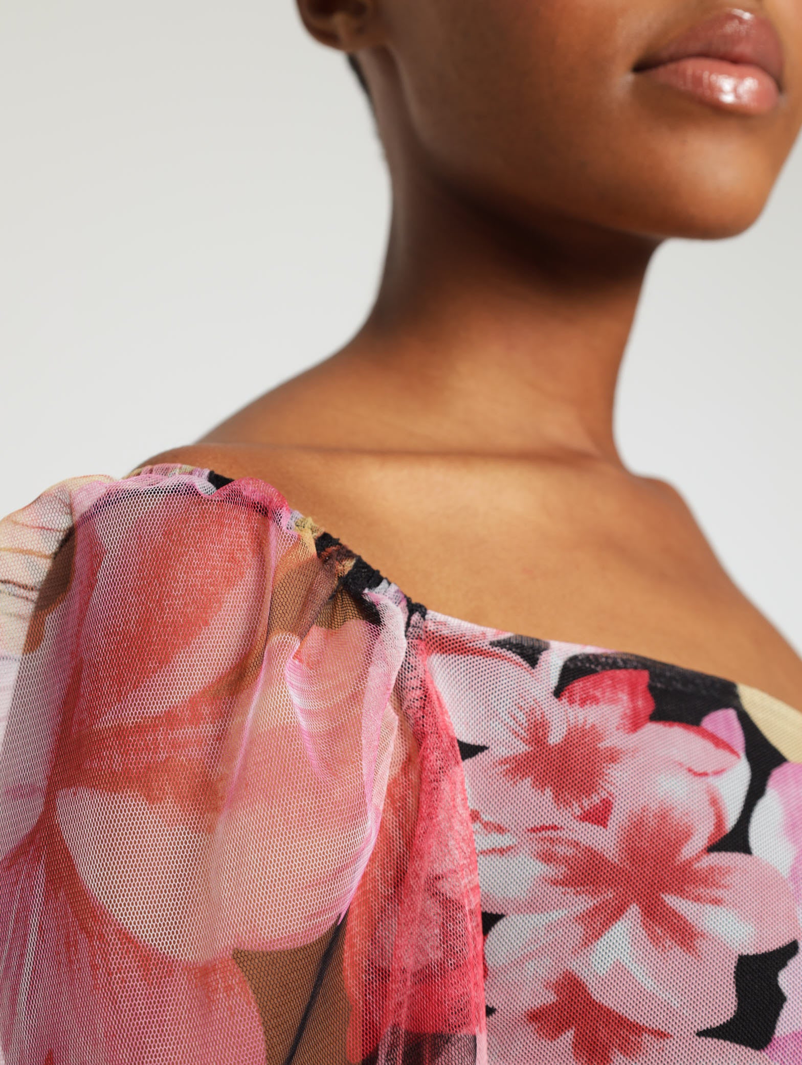 Long Sleeve Floral Ruched Mesh Prom Dress - Image 3