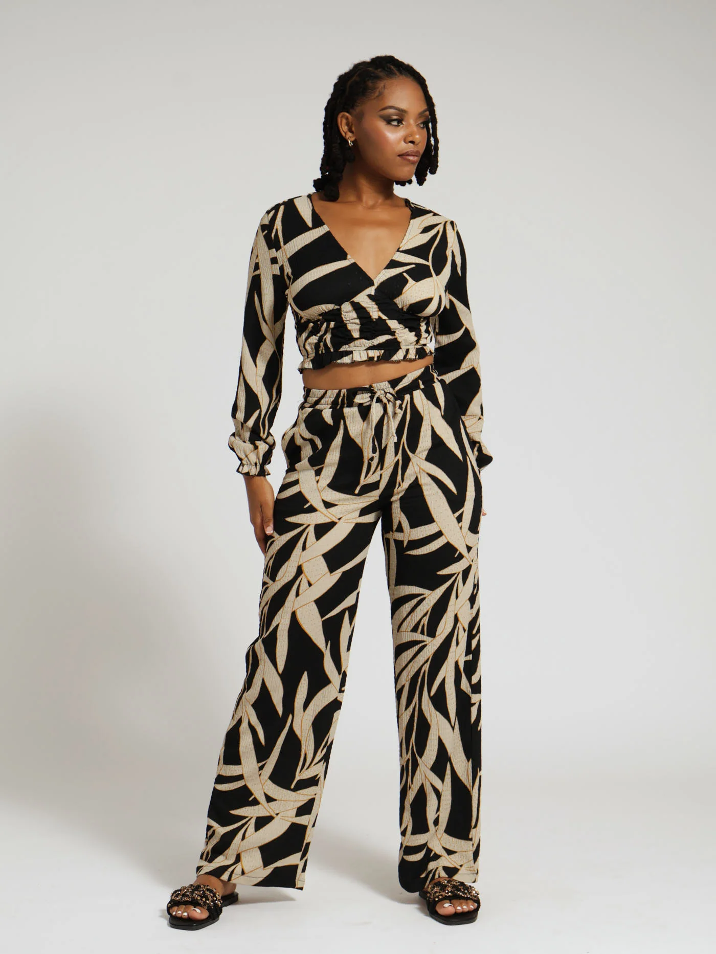 Long Sleeve Printed Ruched Waist Top - Black/Beige - Image 4
