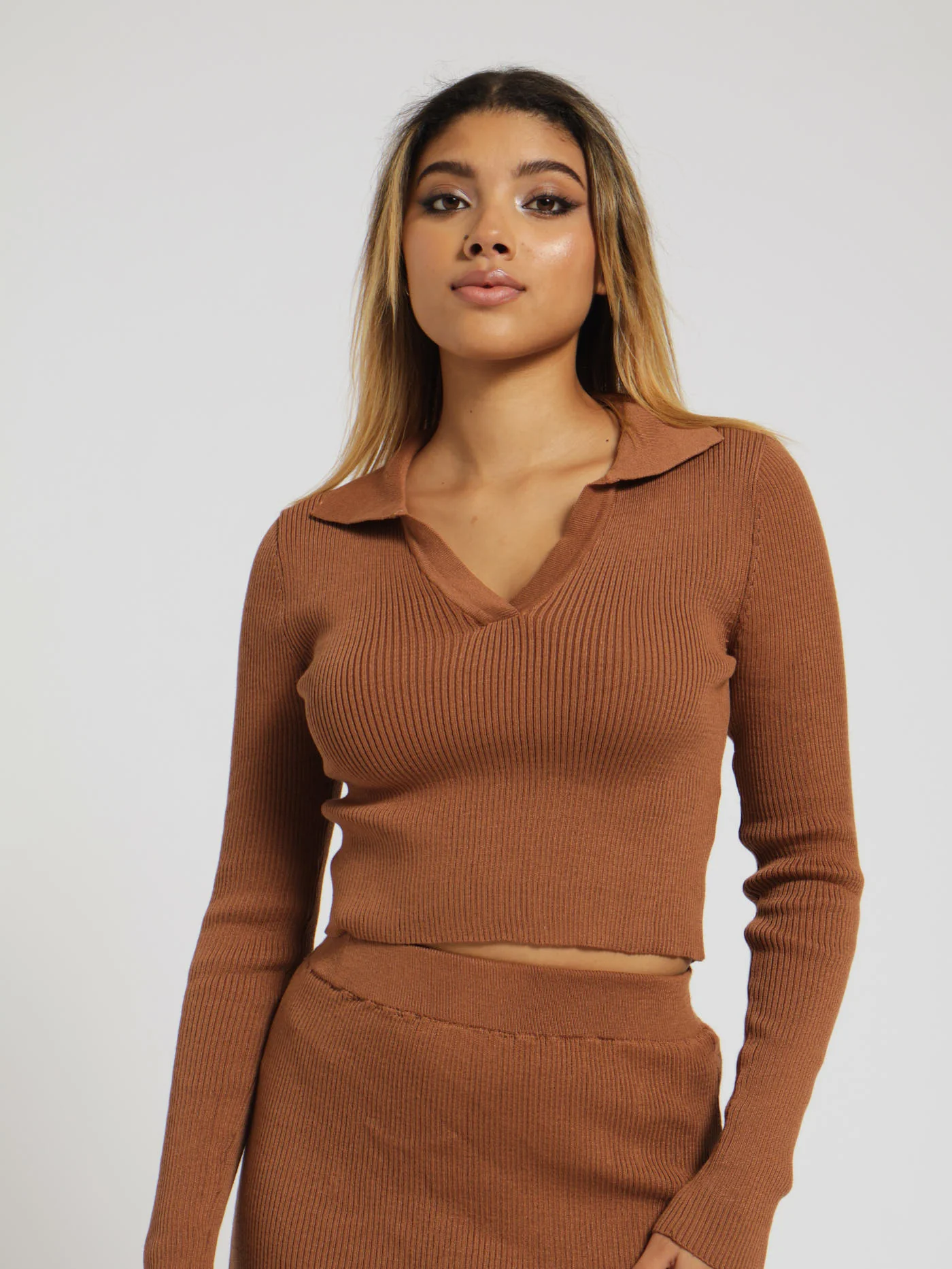 Long Sleeve Ribbed Collared V-Neck Pullover - Tan