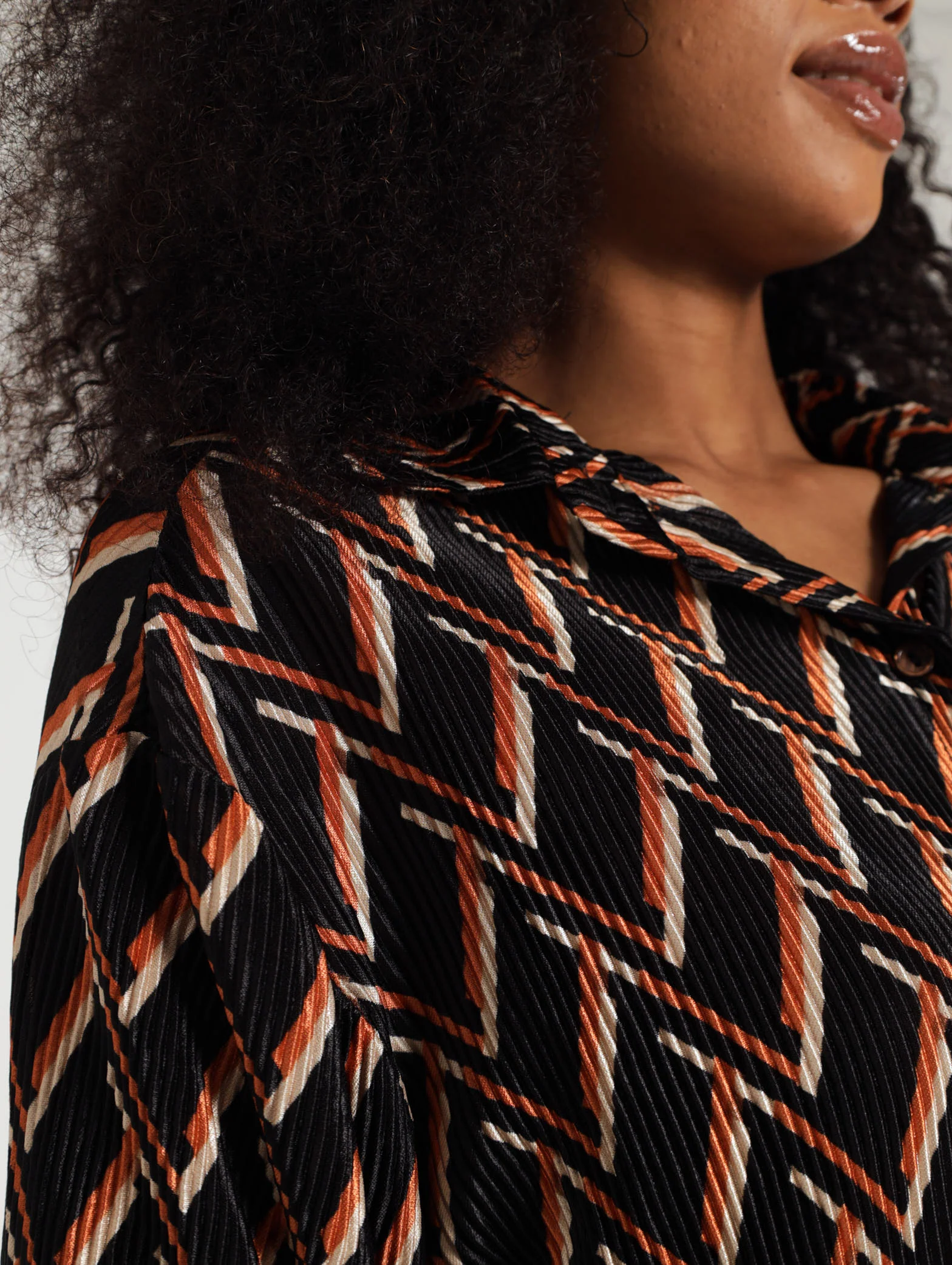 Long Sleeve Geometric Bodre Shirt - Image 4