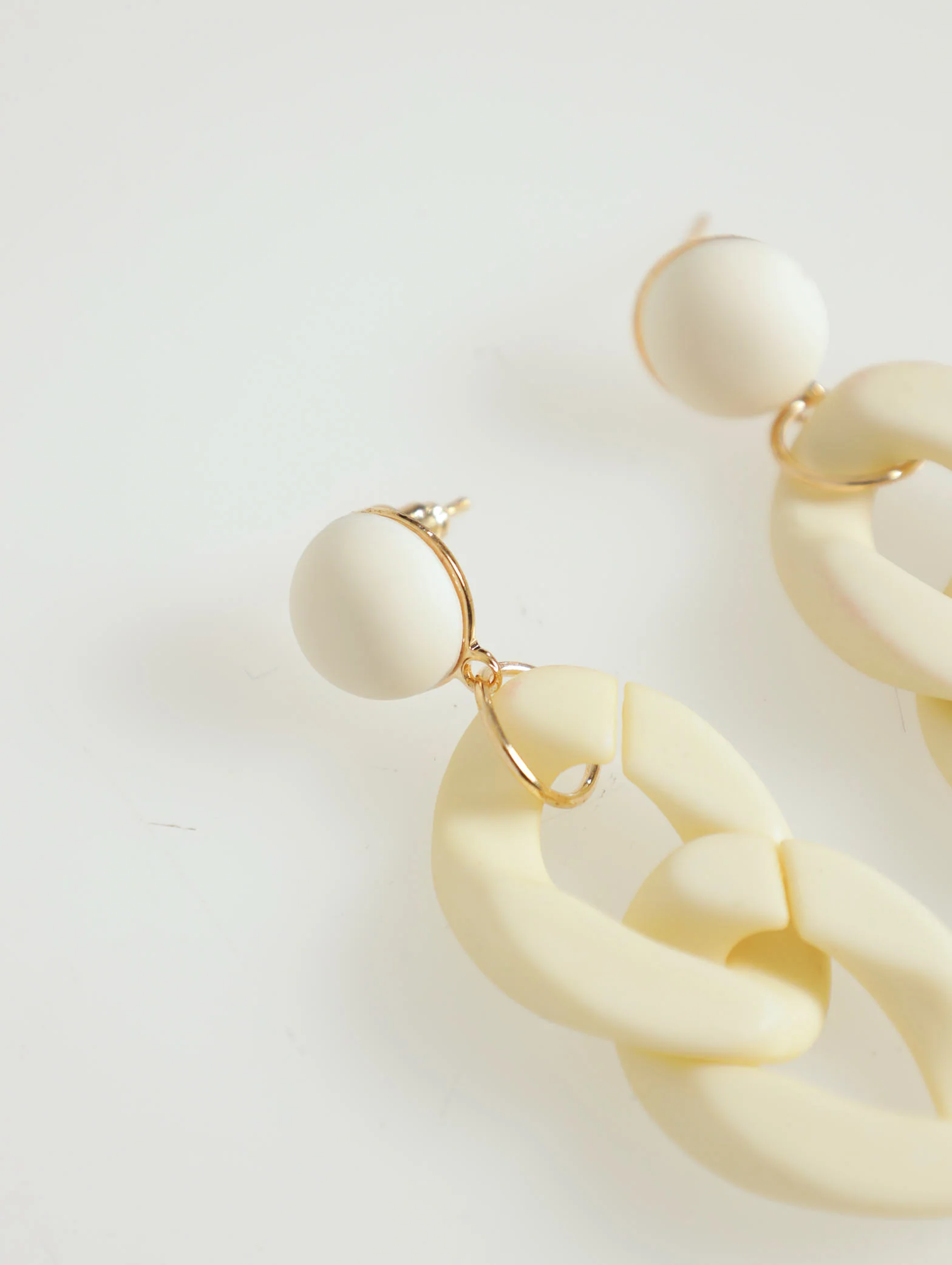 Matte Perspex Interlink Earring - Image 2
