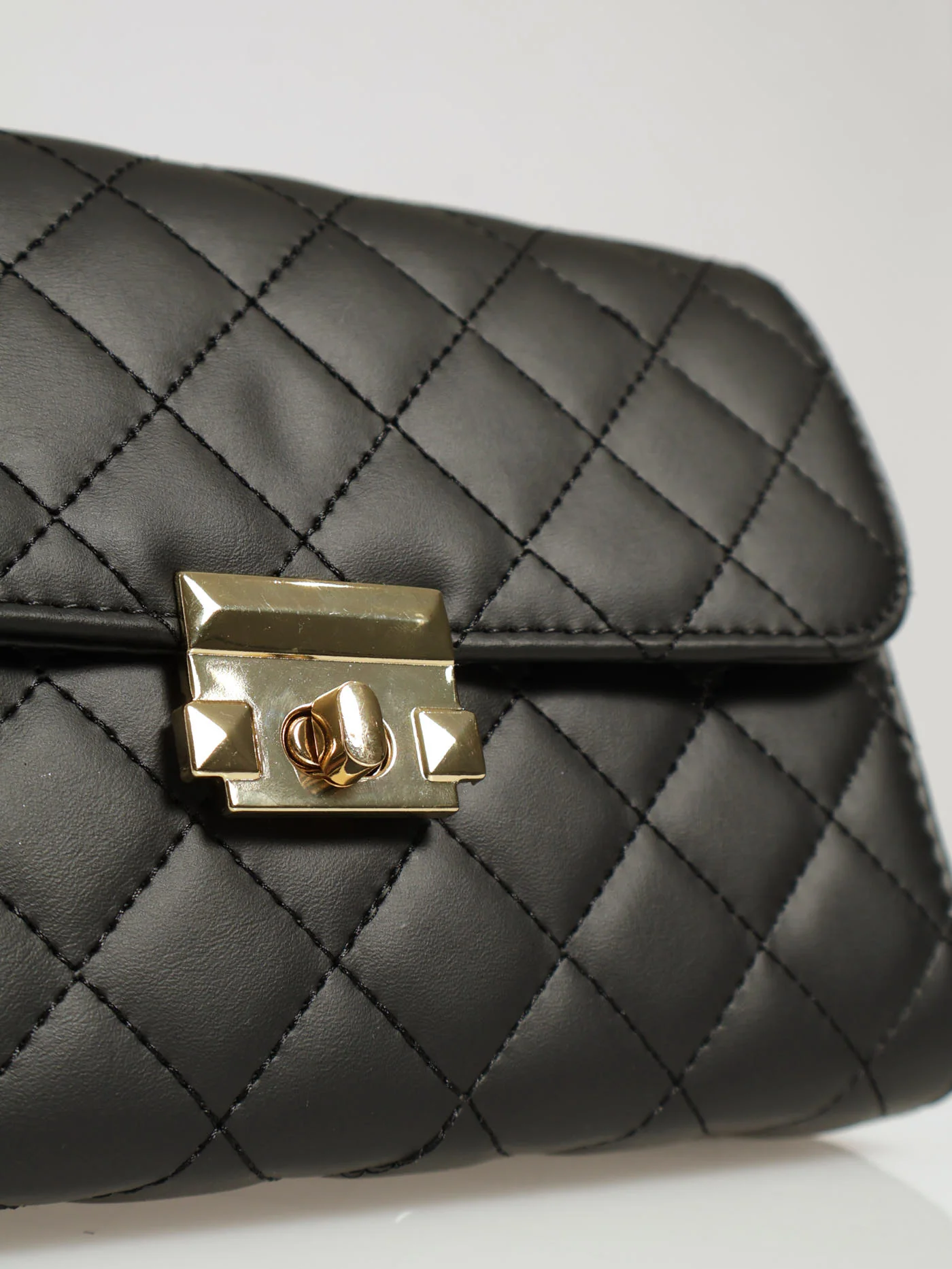 Matte Quilted Bag With Clasp Satchel - Black - Image 4
