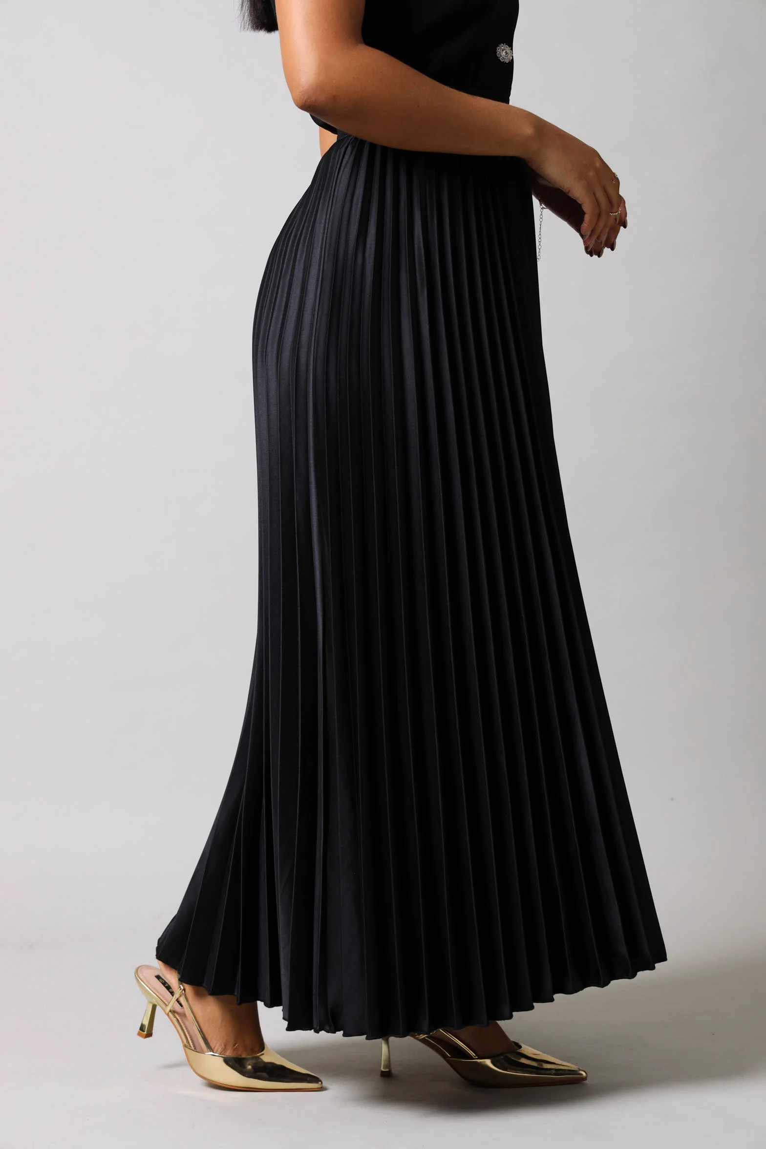 Maxi Elasticated Pleated Skirt - Black - Image 3