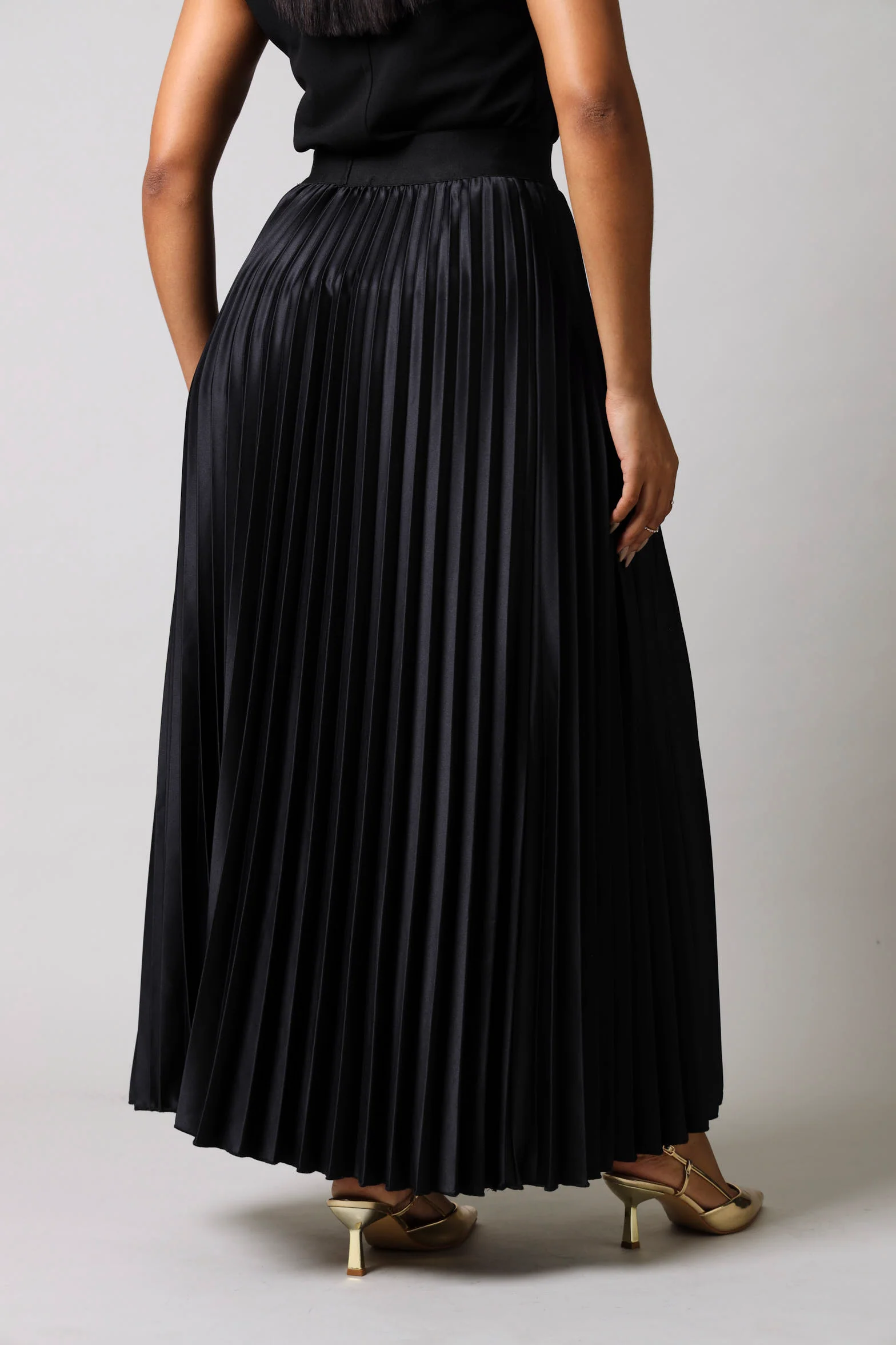 Maxi Elasticated Pleated Skirt - Black - Image 5