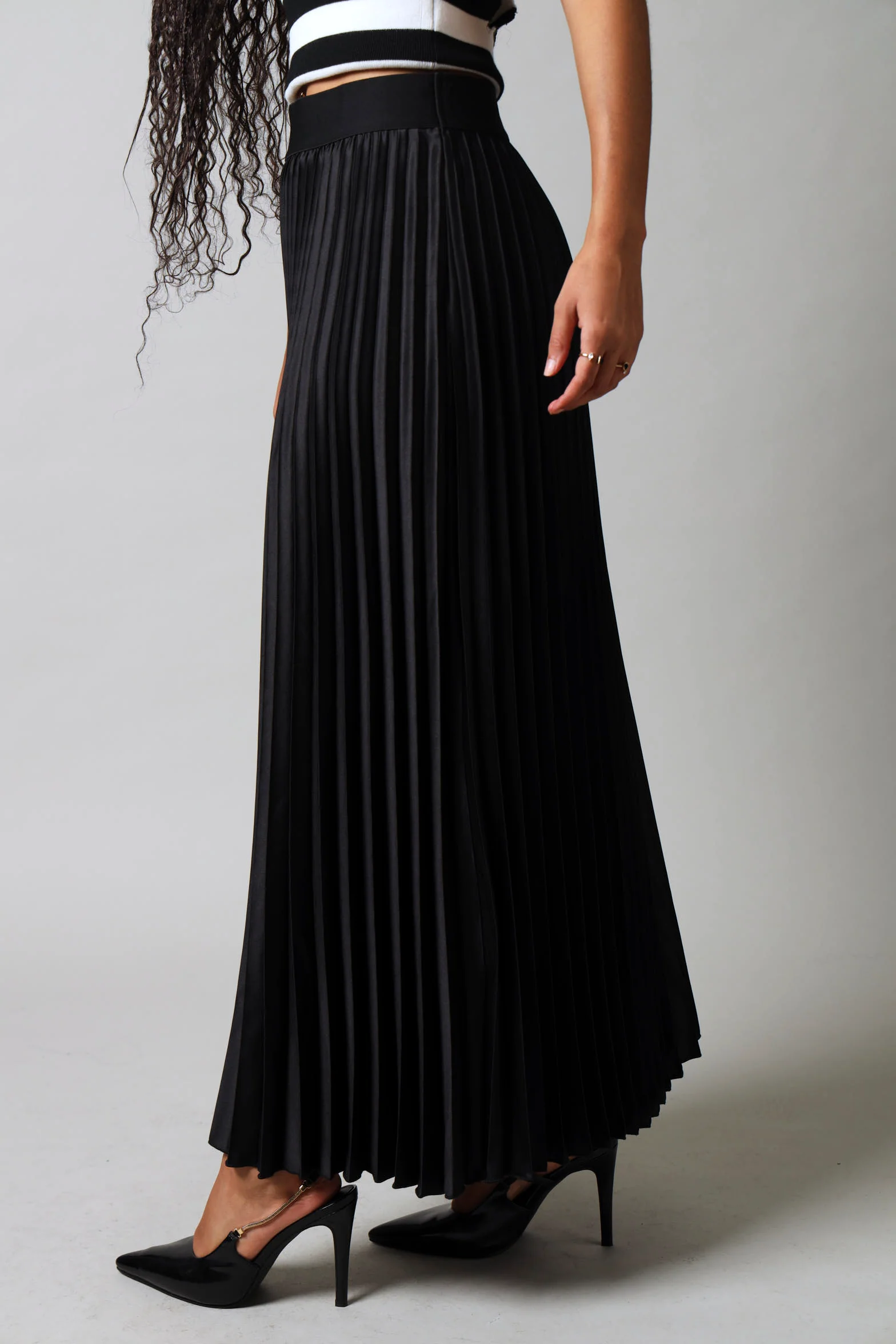 Maxi Elasticated Pleated Skirt - Black - Image 5