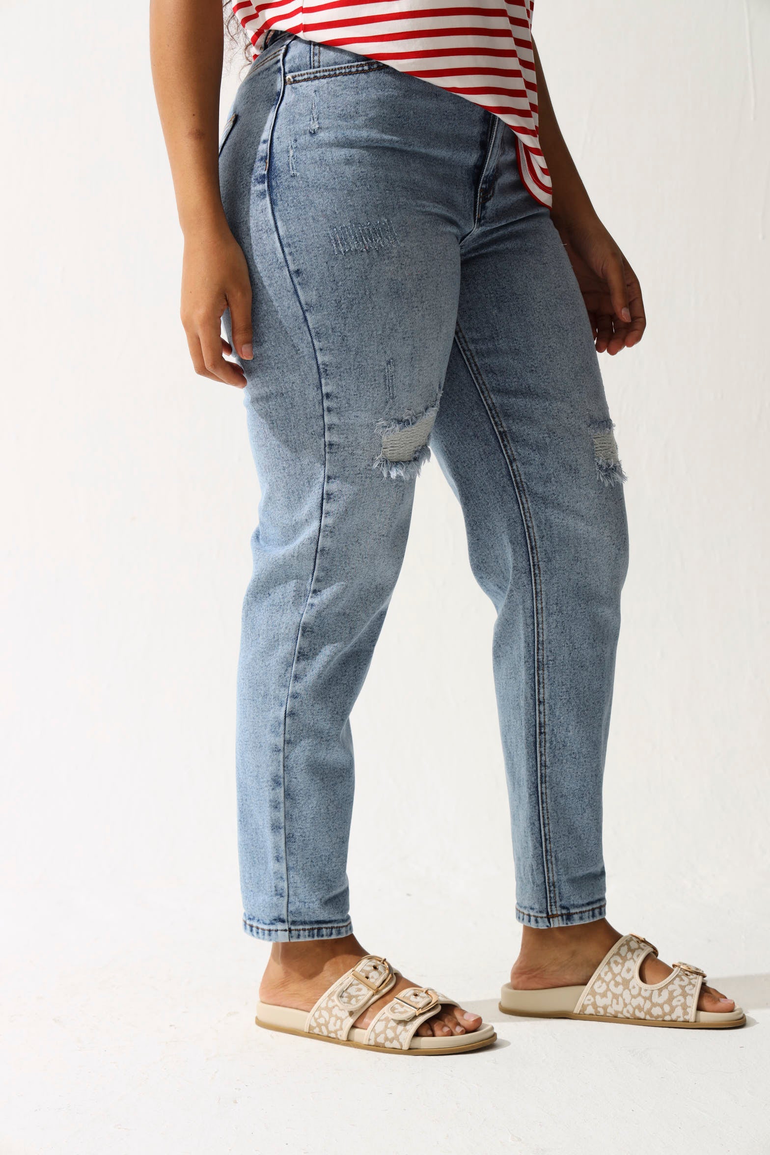 Mended Patch Roll Hem Tapered Mom Jean - Stonewash - Image 3