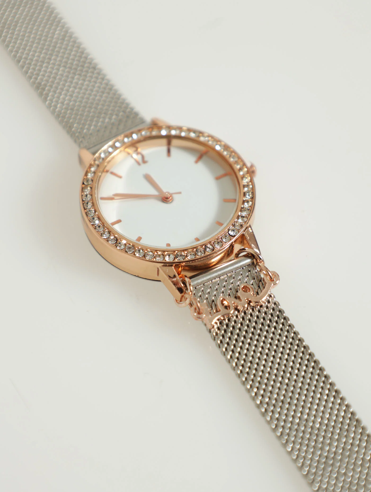 Mesh Metal Strap Minimal Dial Watch With Love Slogan