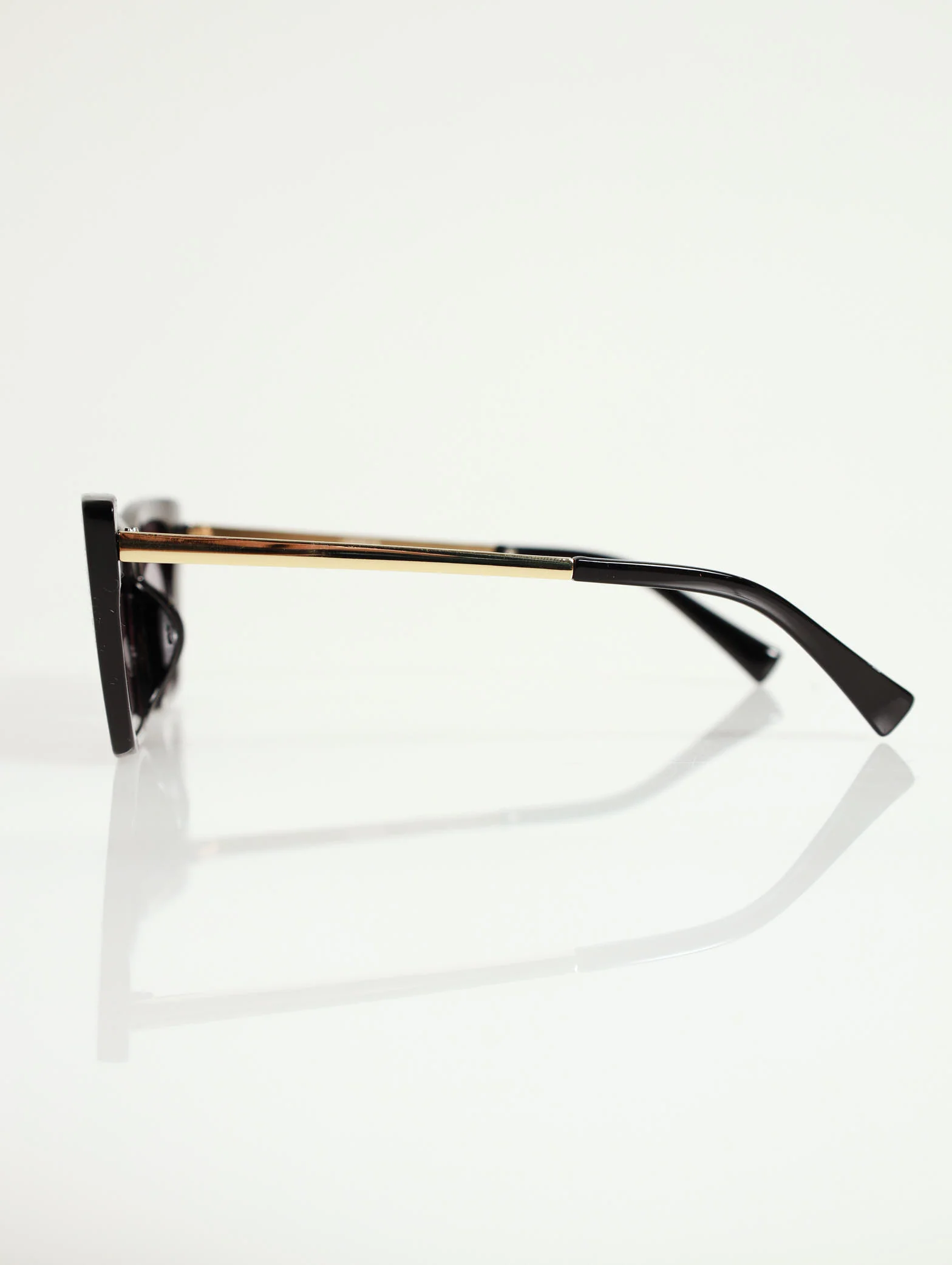Metal Arm Cat Eye Sunglasses - Image 3