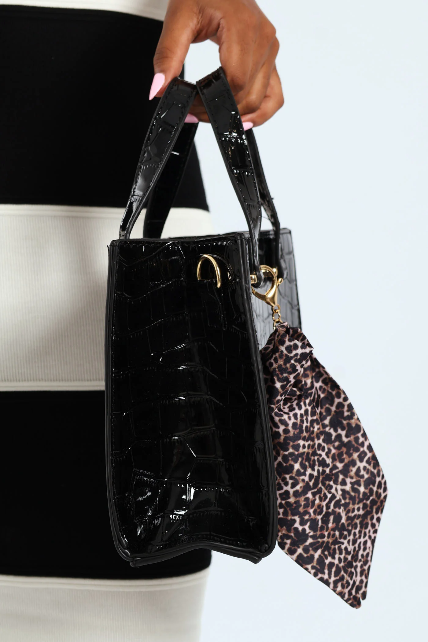 Metal Trim Bow Charm Detail Tote Bag - Blackmail - Image 3
