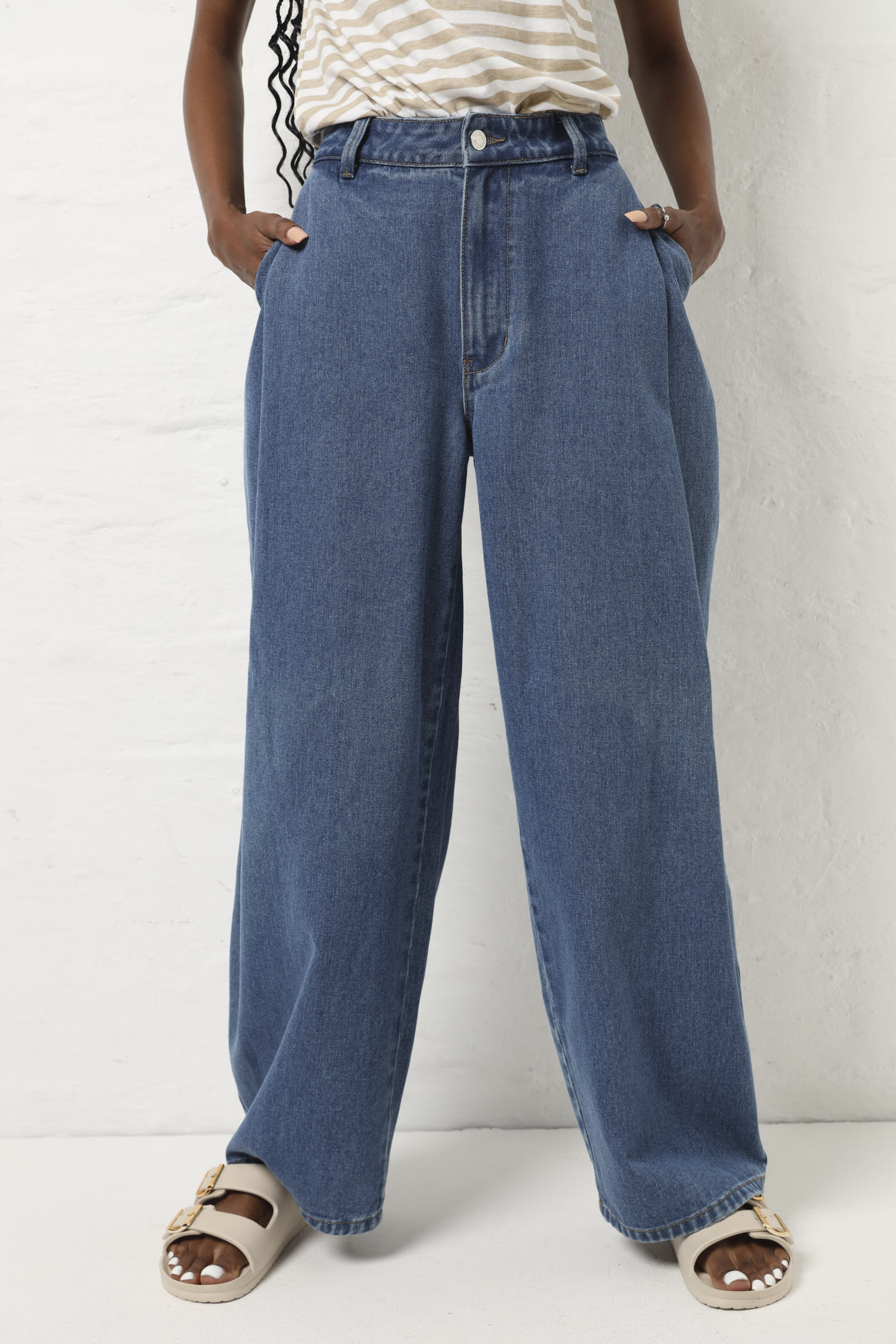 Mid Rise Pleated Baggy Barrel Jean - Dark Wash - Image 2