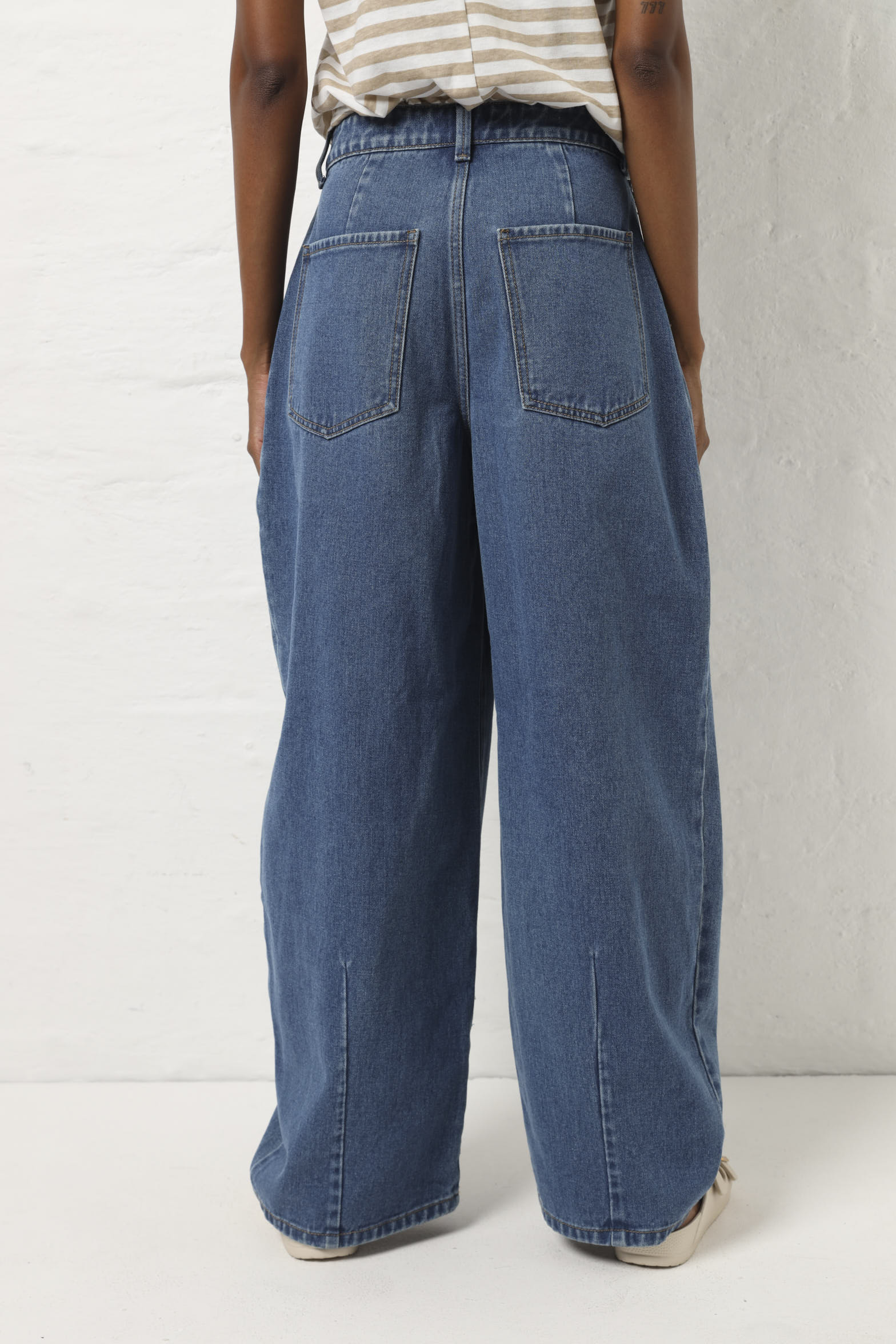 Mid Rise Pleated Baggy Barrel Jean - Dark Wash - Image 5