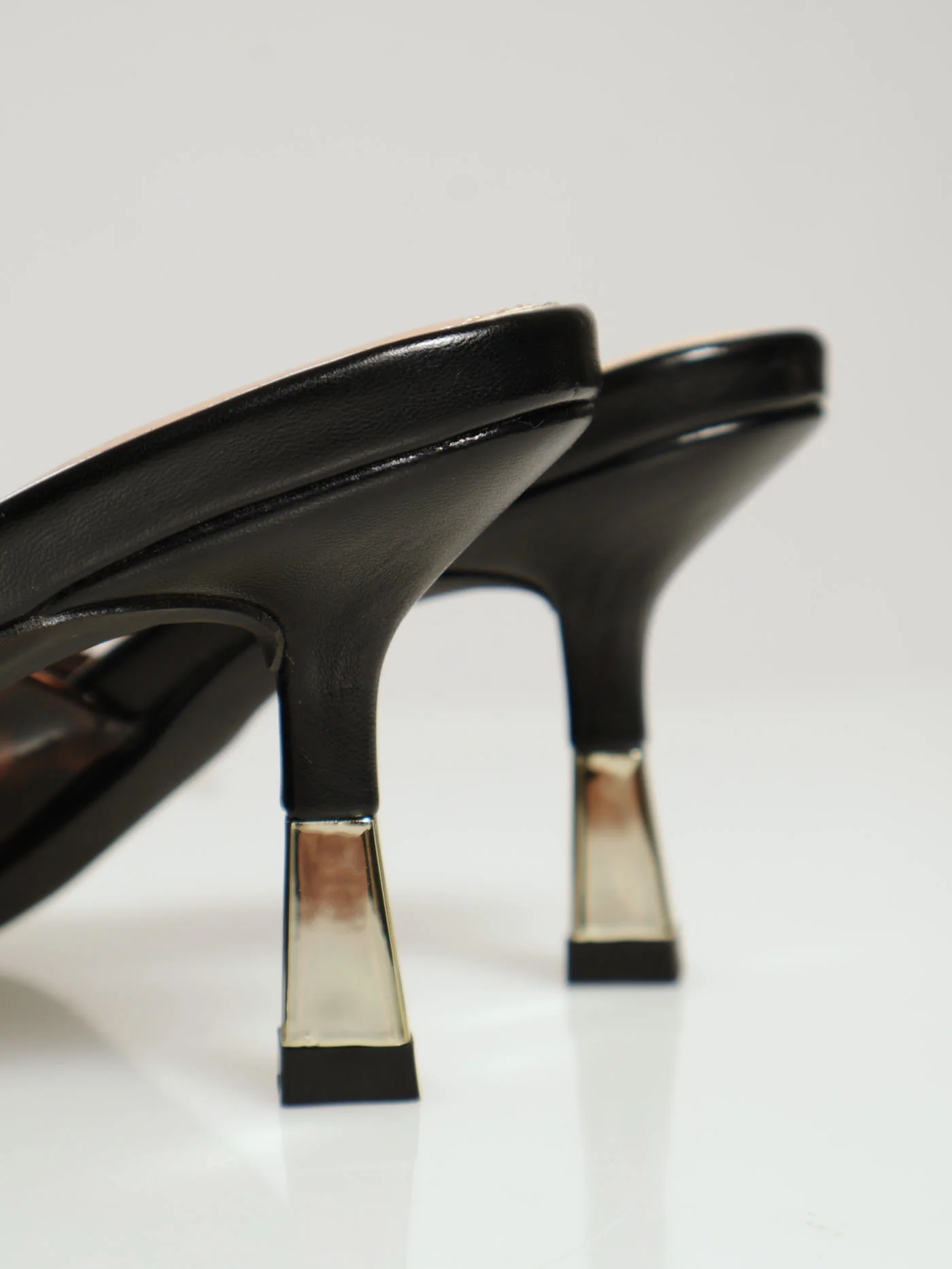 Mid Stiletto Pointy Tortoise Shell Court Heel - Image 5