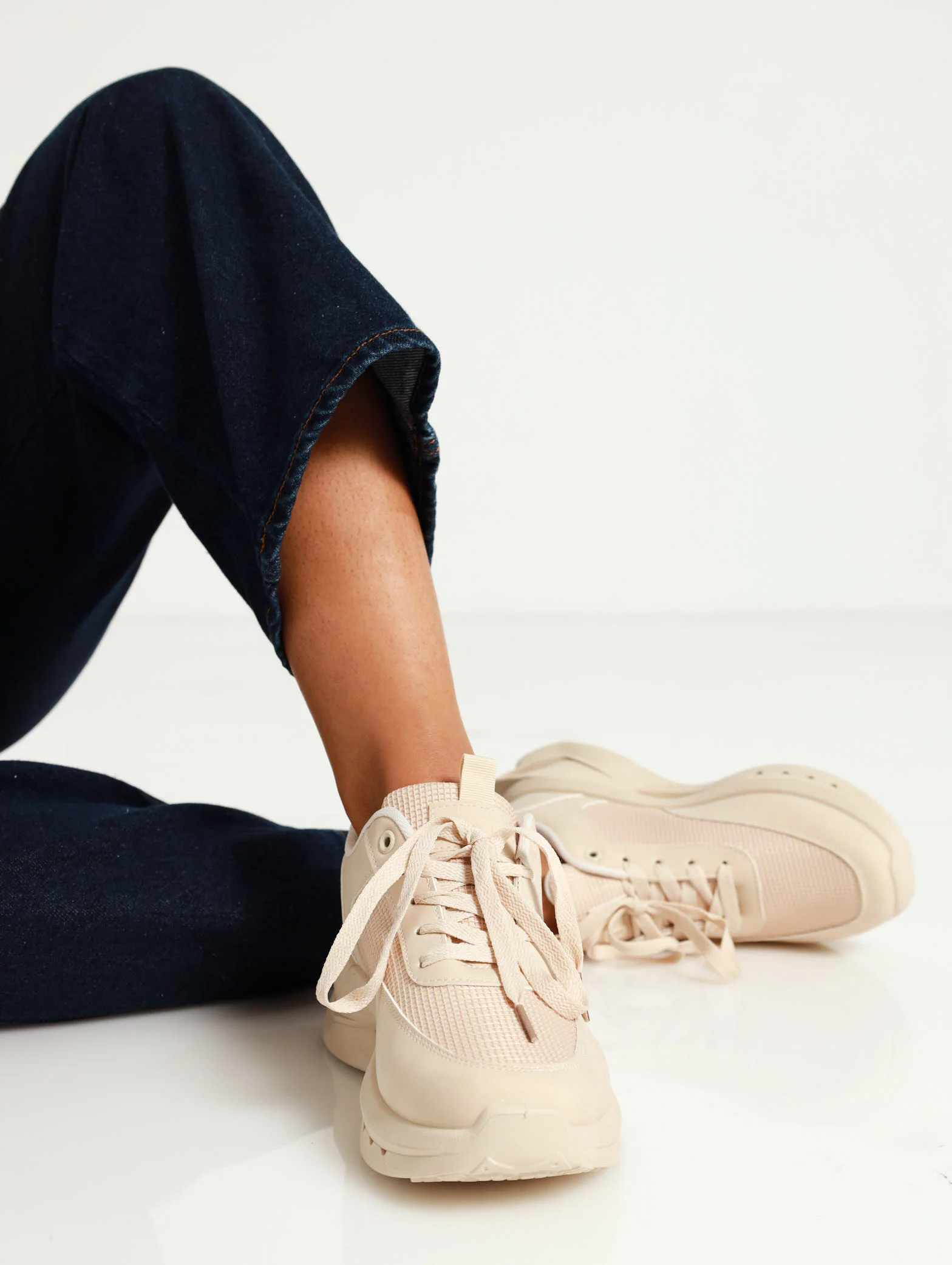 Mono Sneaker With Futuristic Heel - Image 2