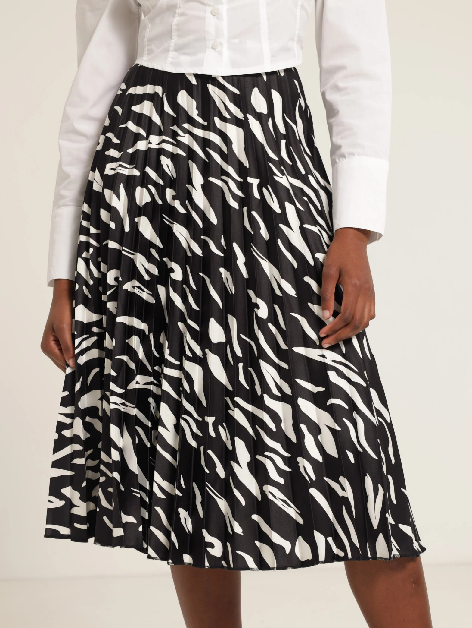 Monochrome Pleated Skirt