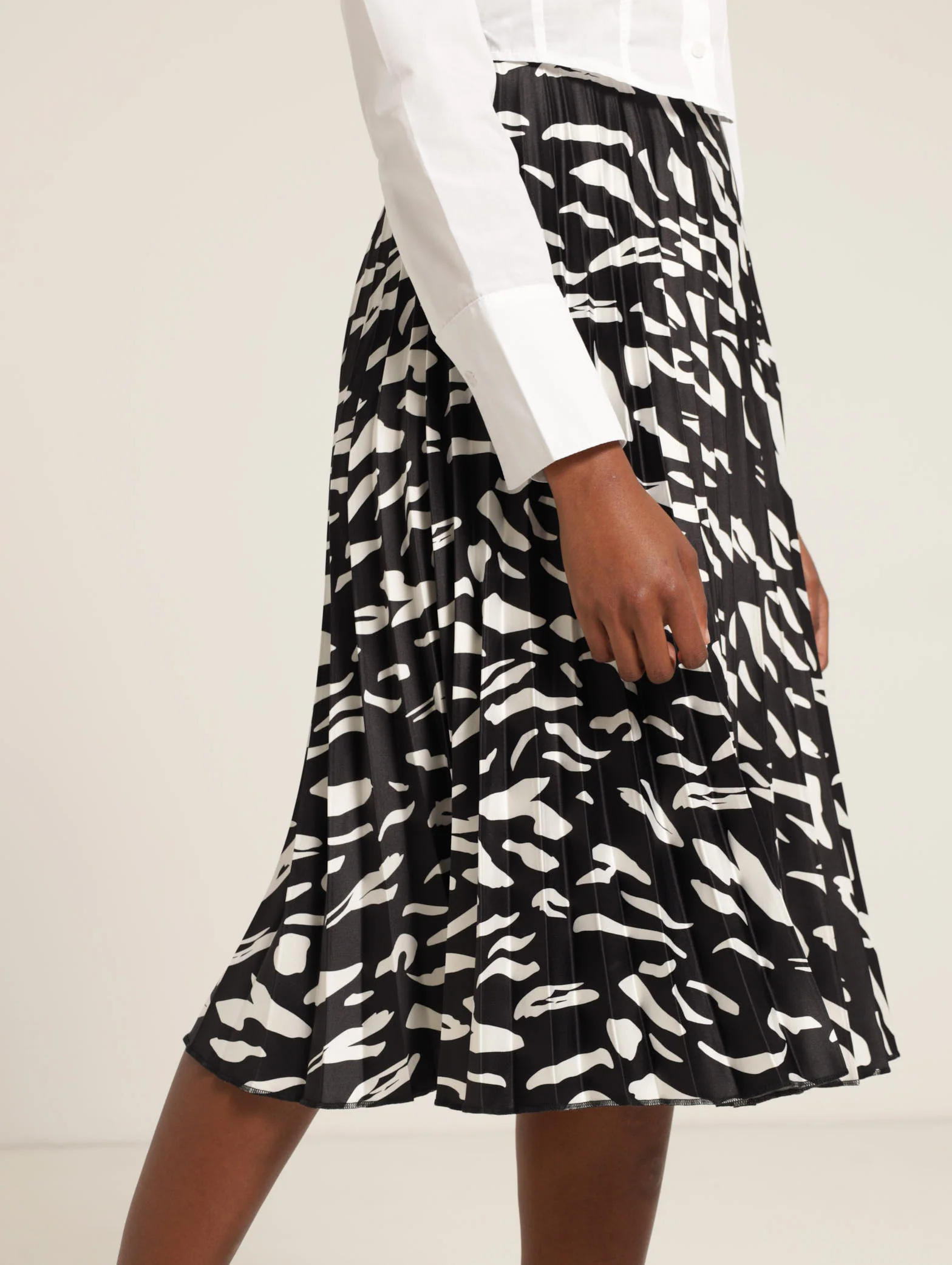 Monochrome Pleated Skirt - Image 2