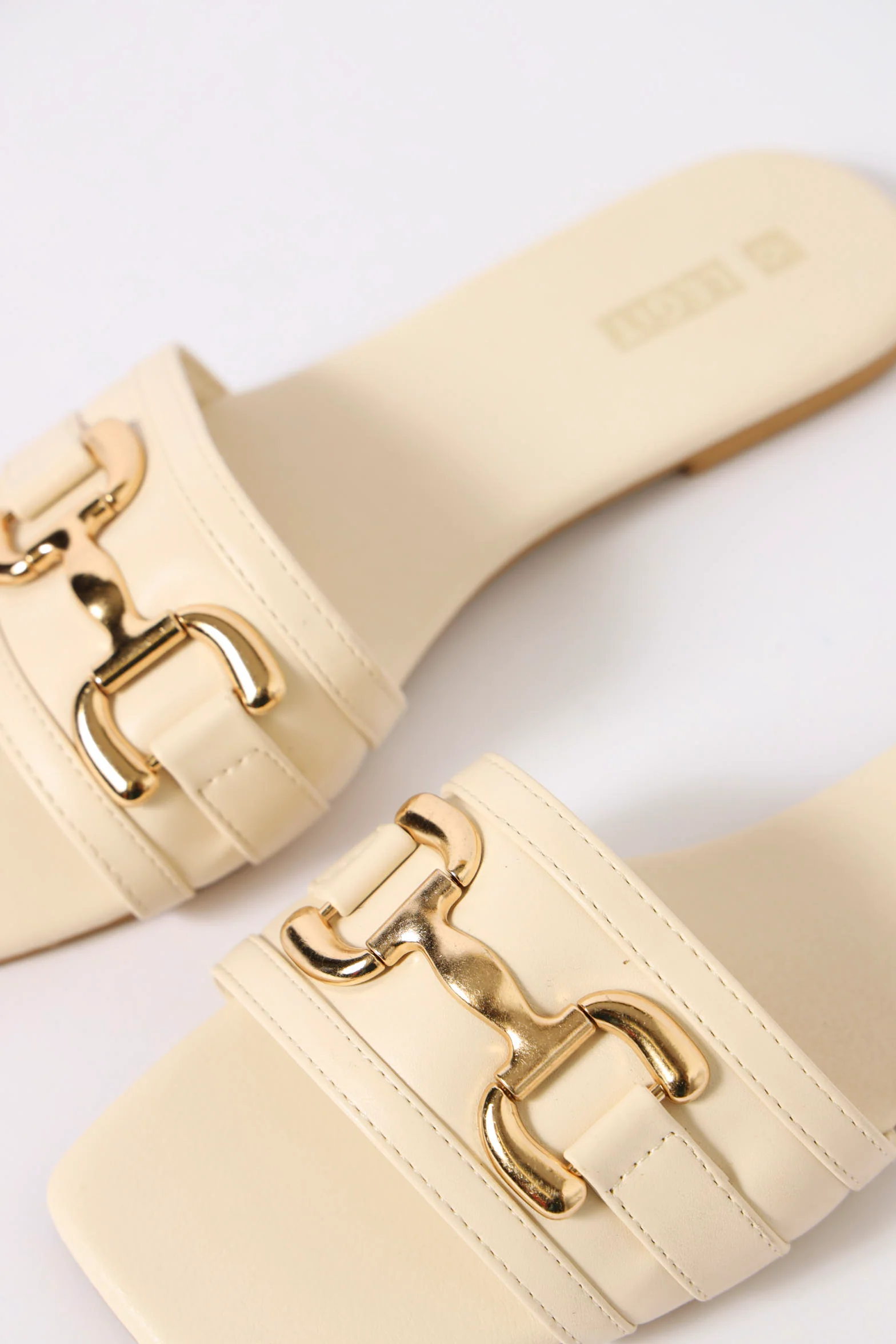 One Strap Chunky Link Trim Sandal - Off White - Image 2