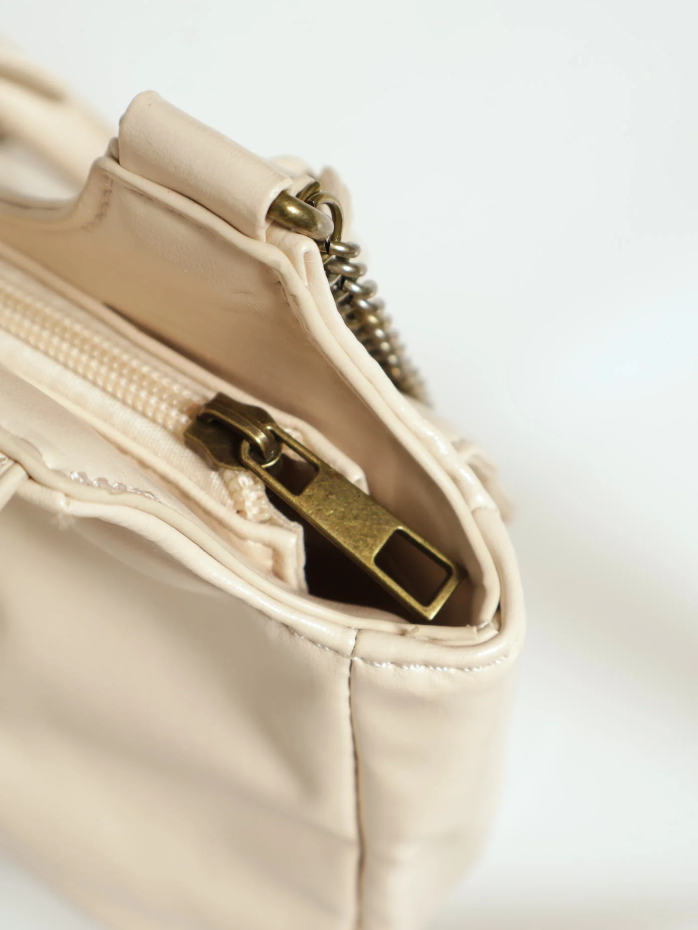 Padded Double Pocket Hobo Bag - Ivory - Image 5