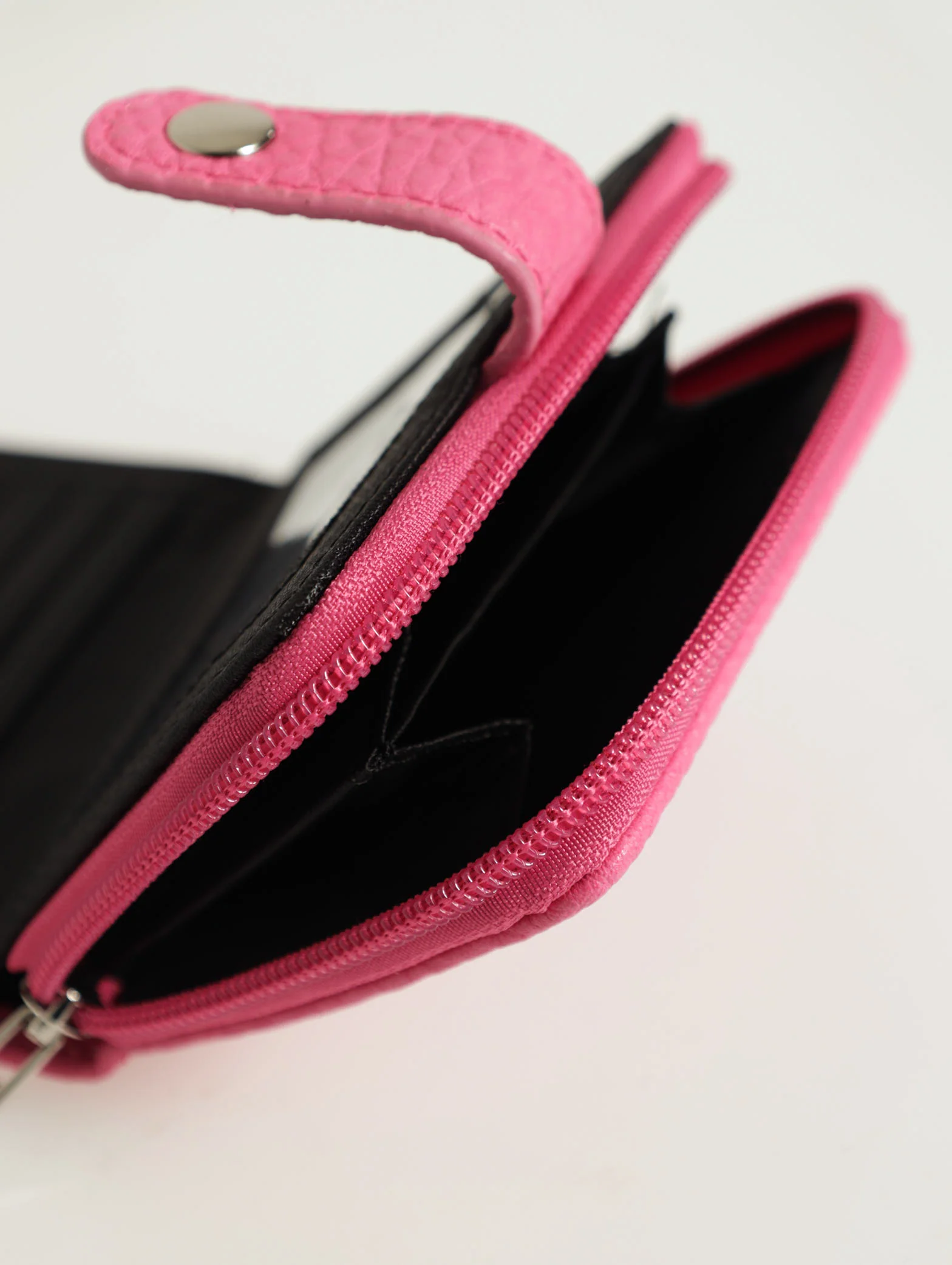 Pebble Multifunction Purse - Image 5